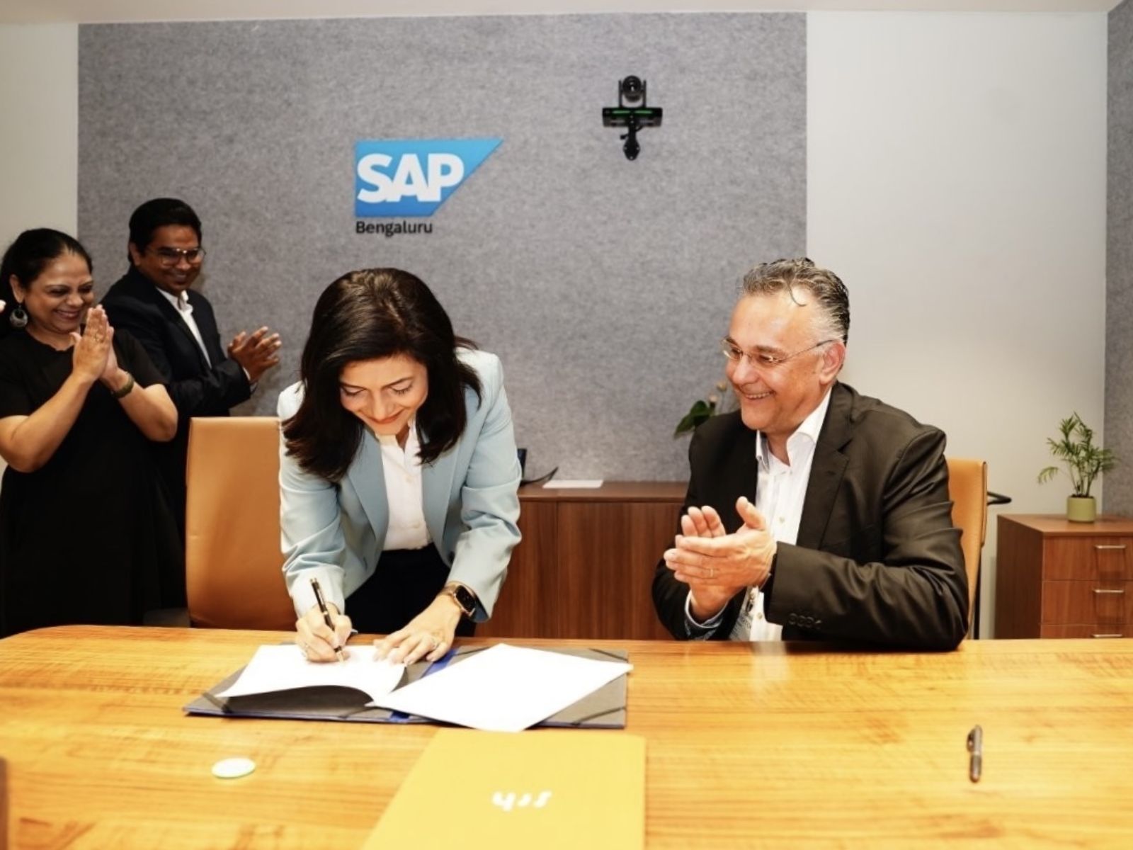 Signing of a strategic cooperation agreement with SAP Labs India in Bangalore Signing of a strategic cooperation agreement with SAP Labs India in Bangalore