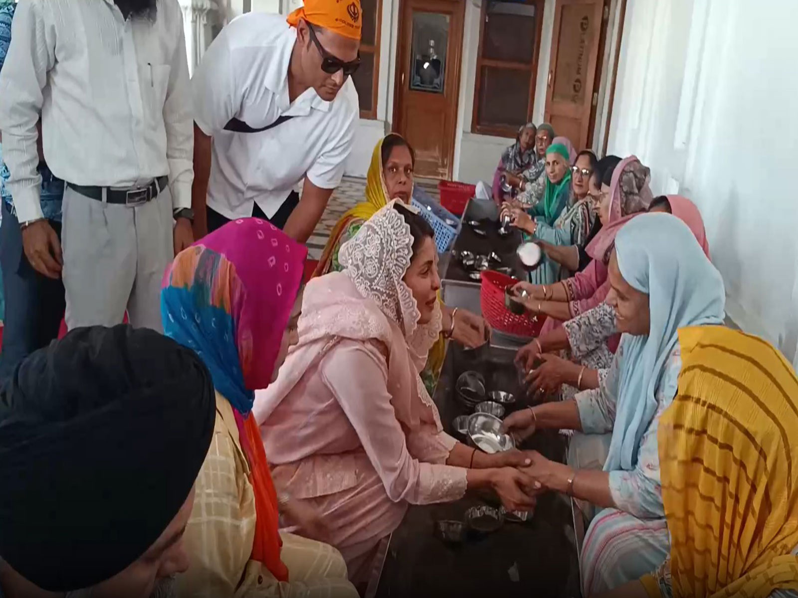 Priyanka Chopra offering Seva at Golden Temple (Photo/ANI) Priyanka Chopra offering Seva at Golden Temple (Photo/ANI)