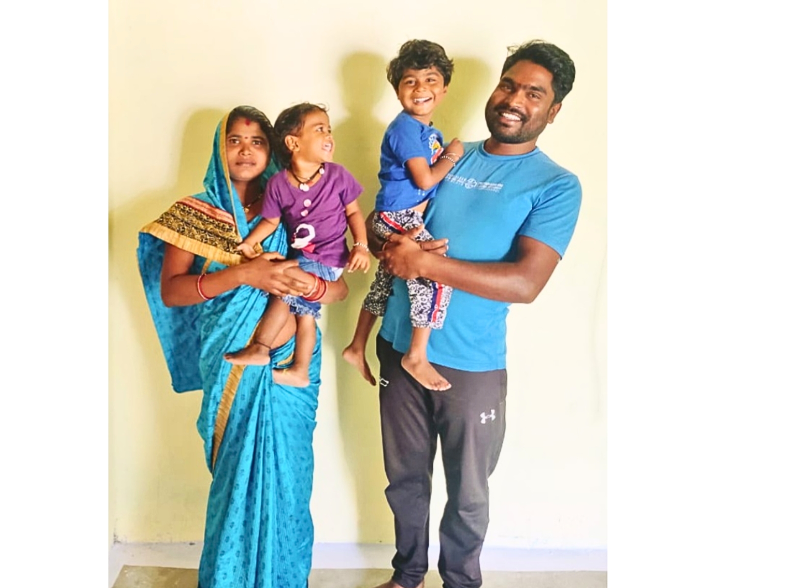 Hasthkala Artisans – Santu Tekam and his wife Garima Tekam, Gond artists from Dindori, Madhya Pradesh