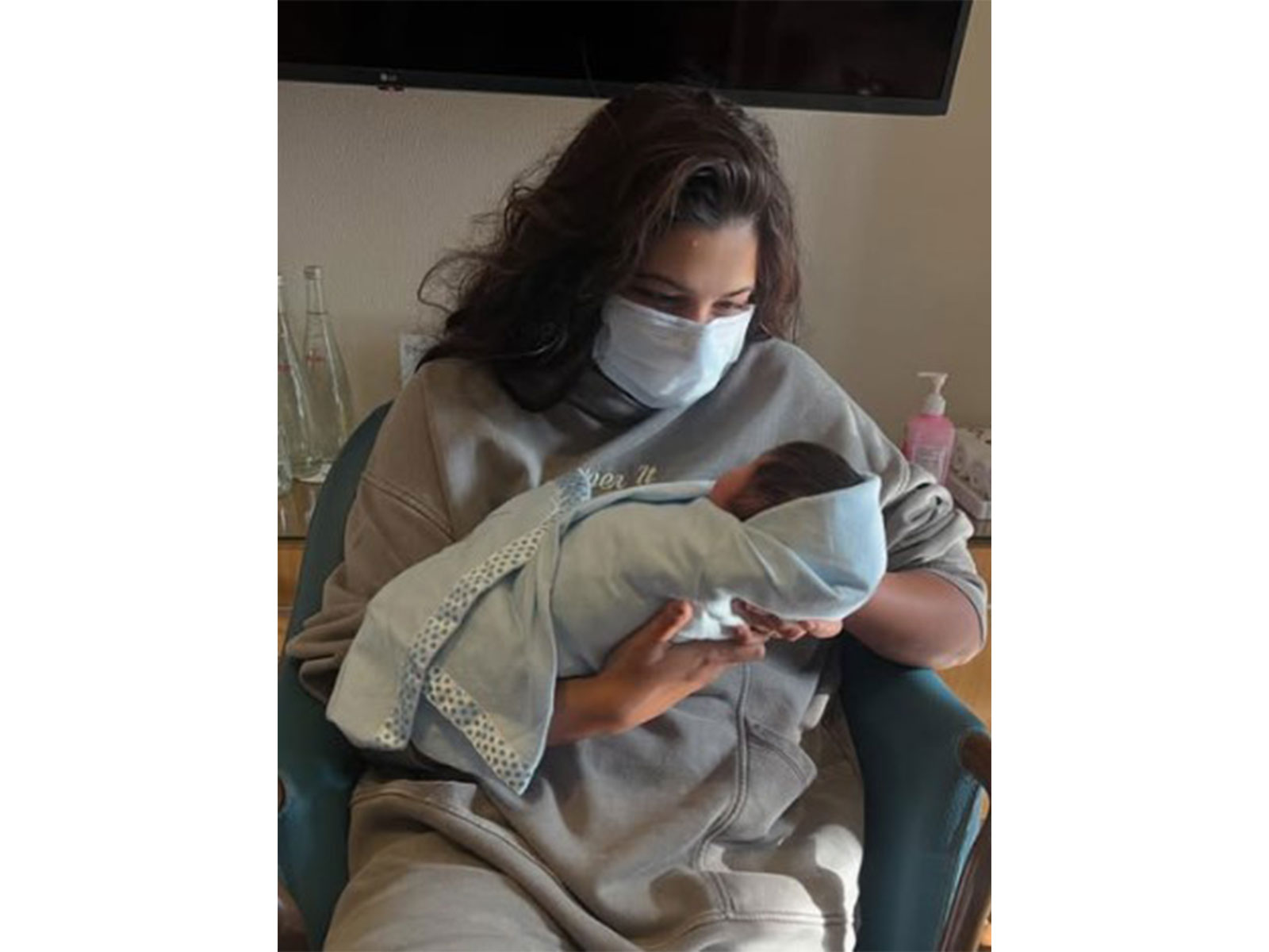 Rhea Kapoor with Sonam and Anand Ahuja's newborn son (Photo/Instagram/@rheakapoor)