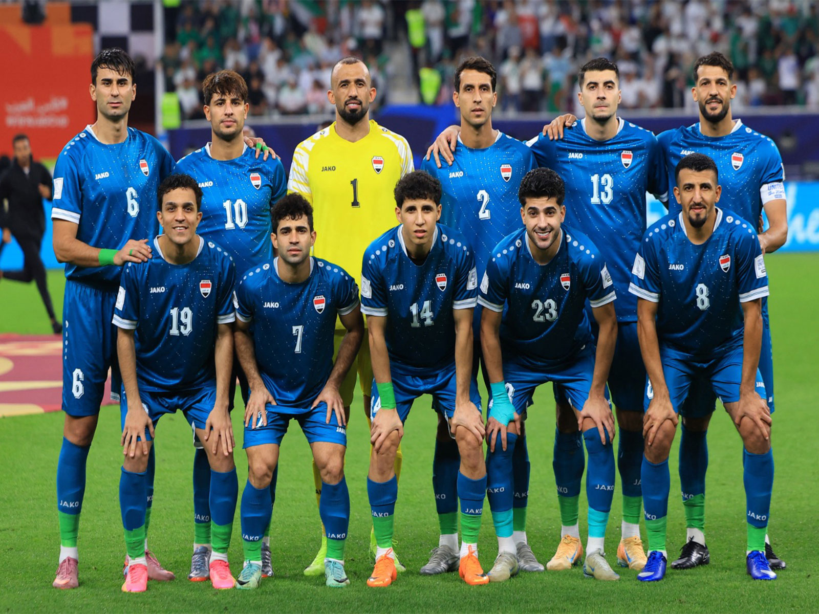 Iraq players pose for a team group photo before the match (Photo/Reuters)