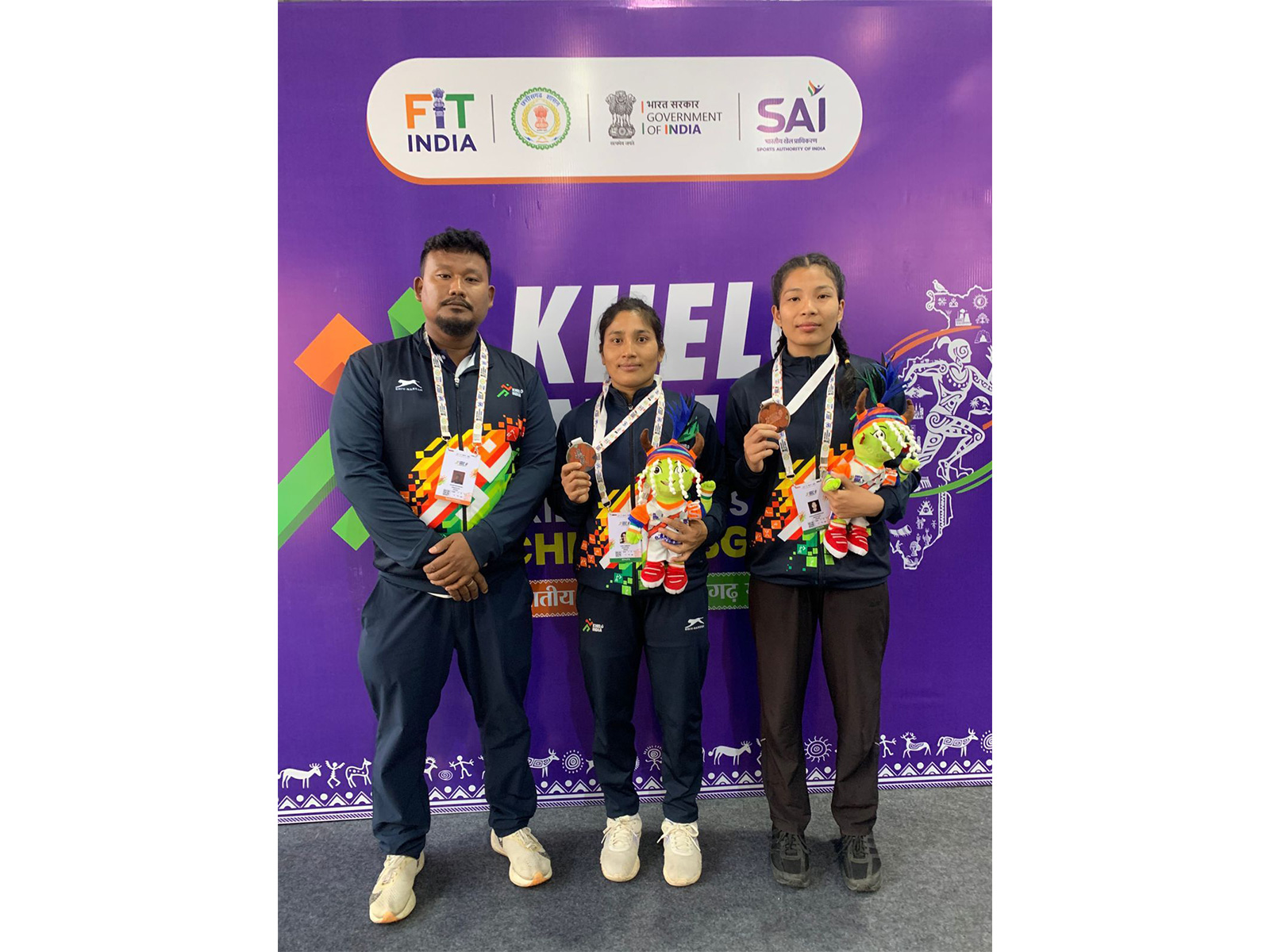 Debi Daimiri (M) with coach Anustup Narah (left). (Photo/KITG 2026)