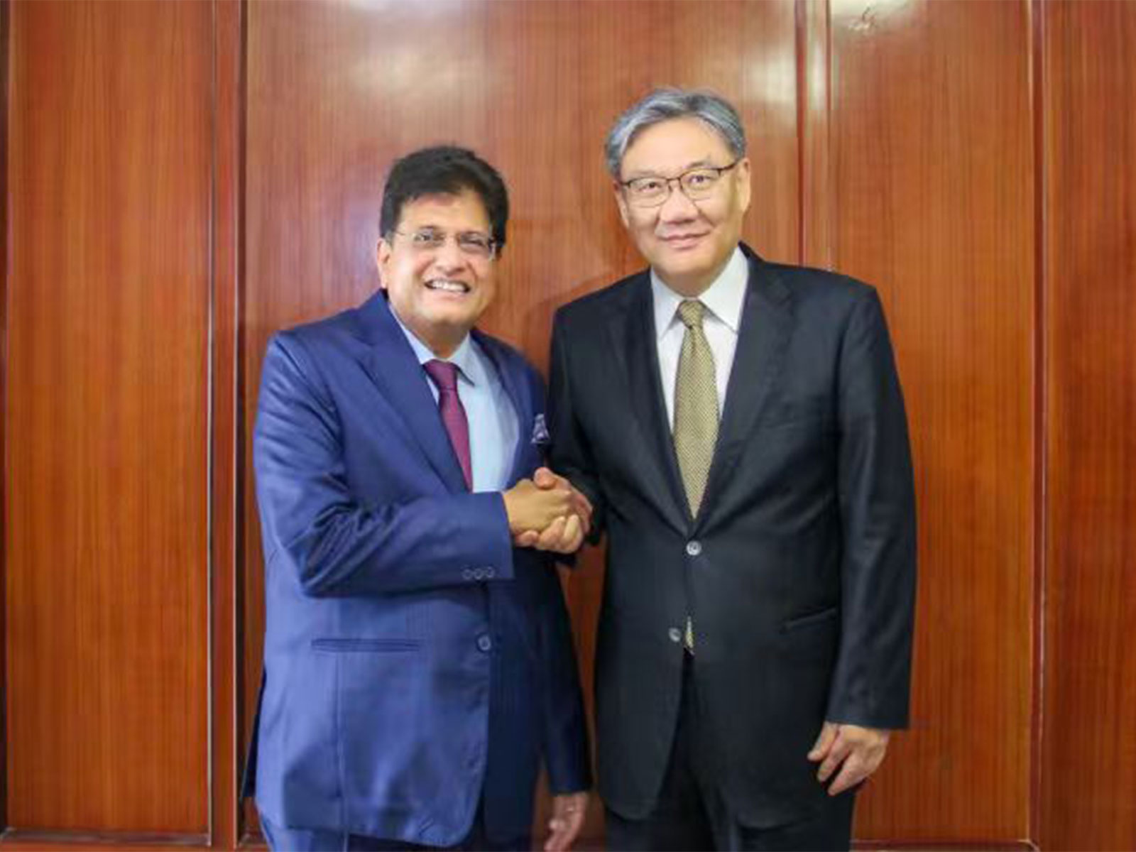 Commerce and Industry Minister Piyush Goyal with China’s Commerce Minister Wang Wentao (Photo- X/@ChinaSpox_India) 
