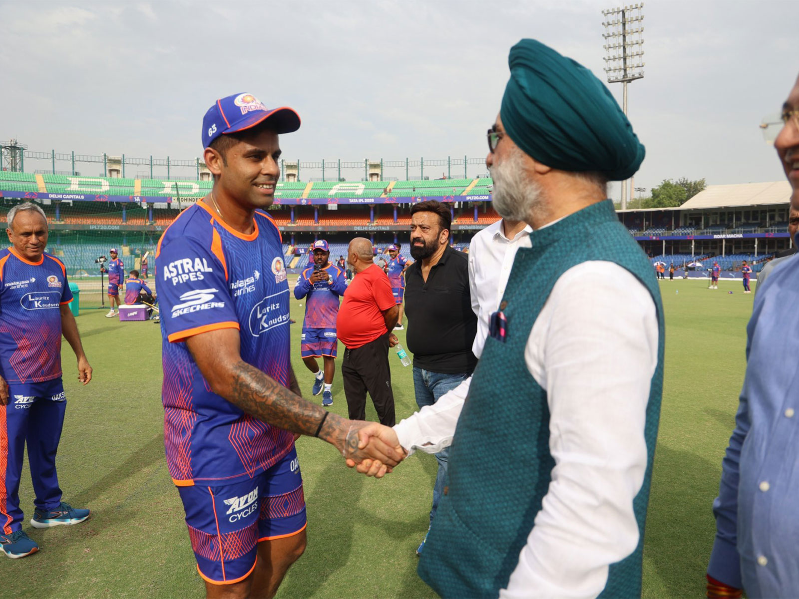Delhi LG meet with the Mumbai Indians players (Photo/X/@LtGovDelhi) Delhi LG meet with the Mumbai Indians players (Photo/X/@LtGovDelhi)