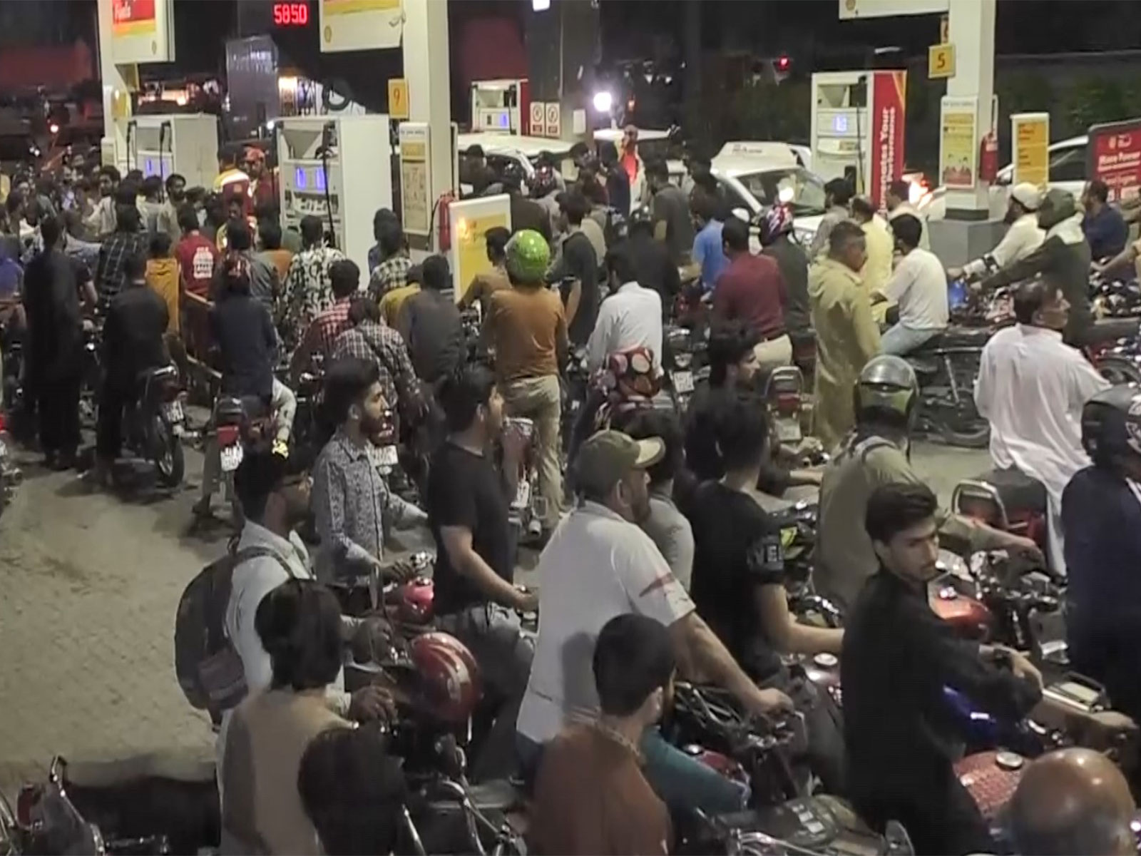 Pakistan: Fuel price surge pushes Lahore students to the brink (Photo/ANI) Pakistan: Fuel price surge pushes Lahore students to the brink (Photo/ANI)