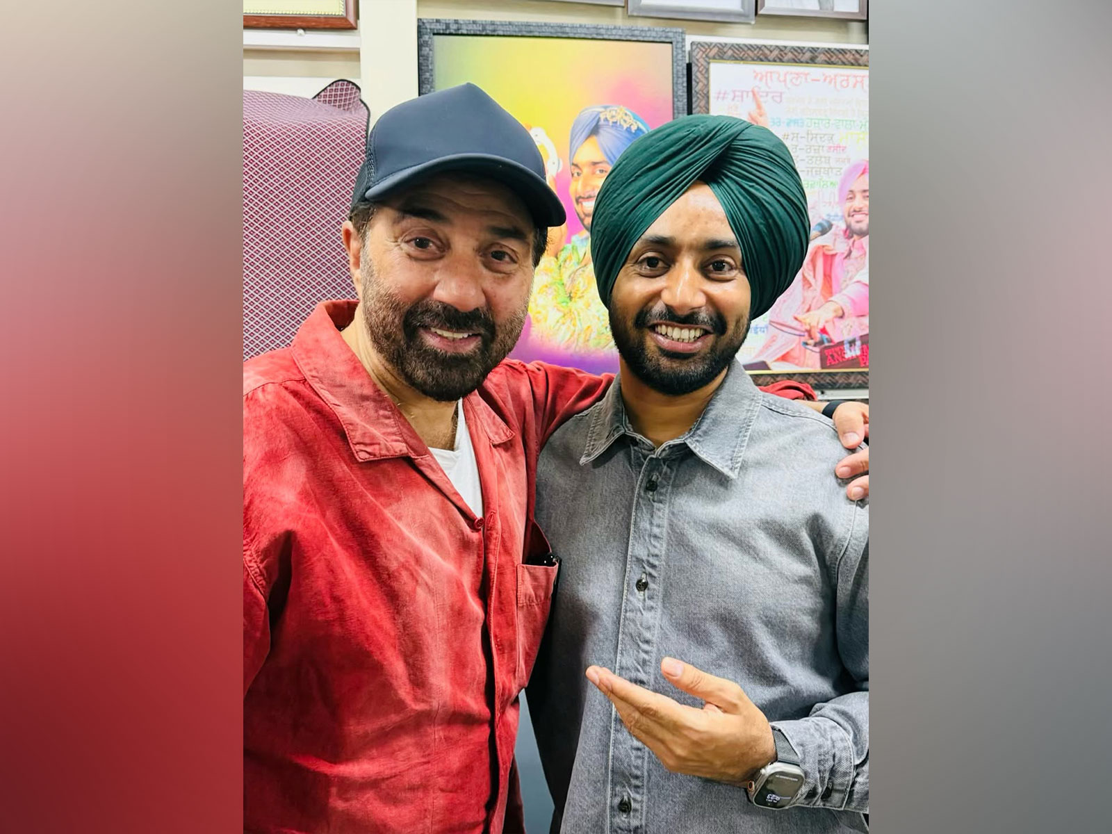 Sunny Deol and Satinder Sartaaj (Photo/instagram/@iamsunnydeol) Sunny Deol and Satinder Sartaaj (Photo/instagram/@iamsunnydeol)