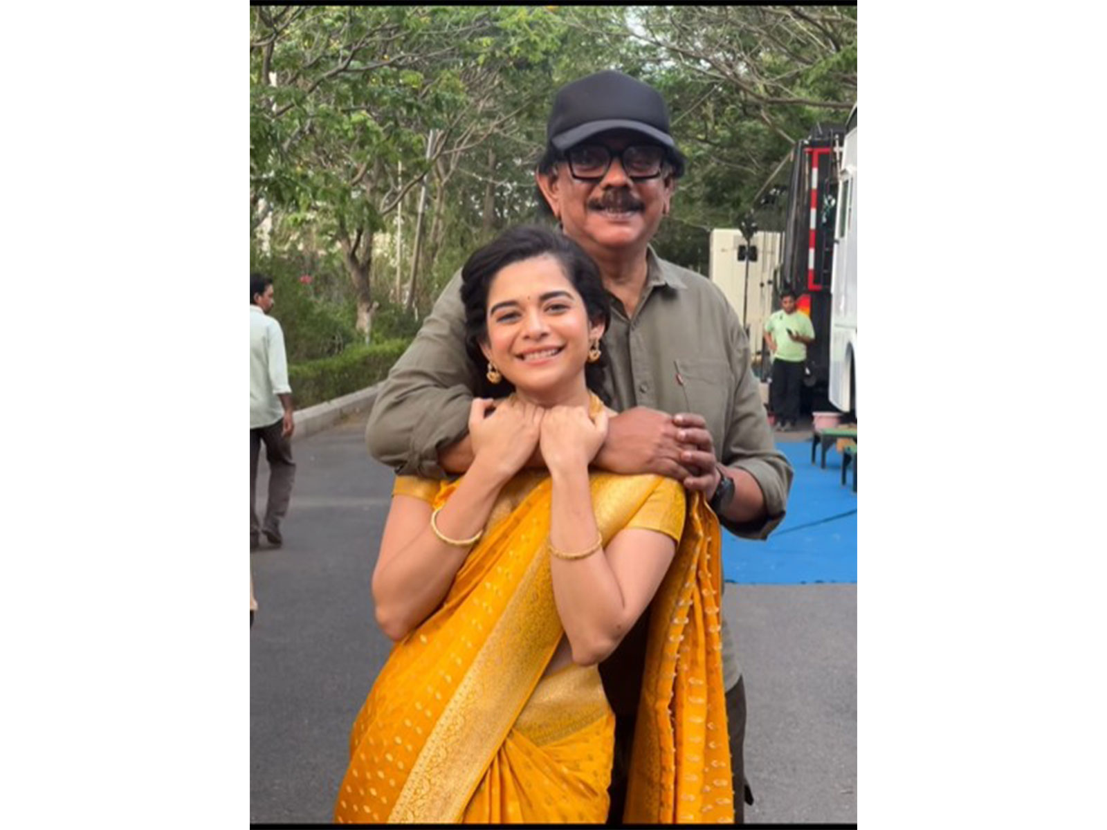 Mithila Palkar and  director Priyadarshan  (Photo/instagram/@mipalkarofficial)