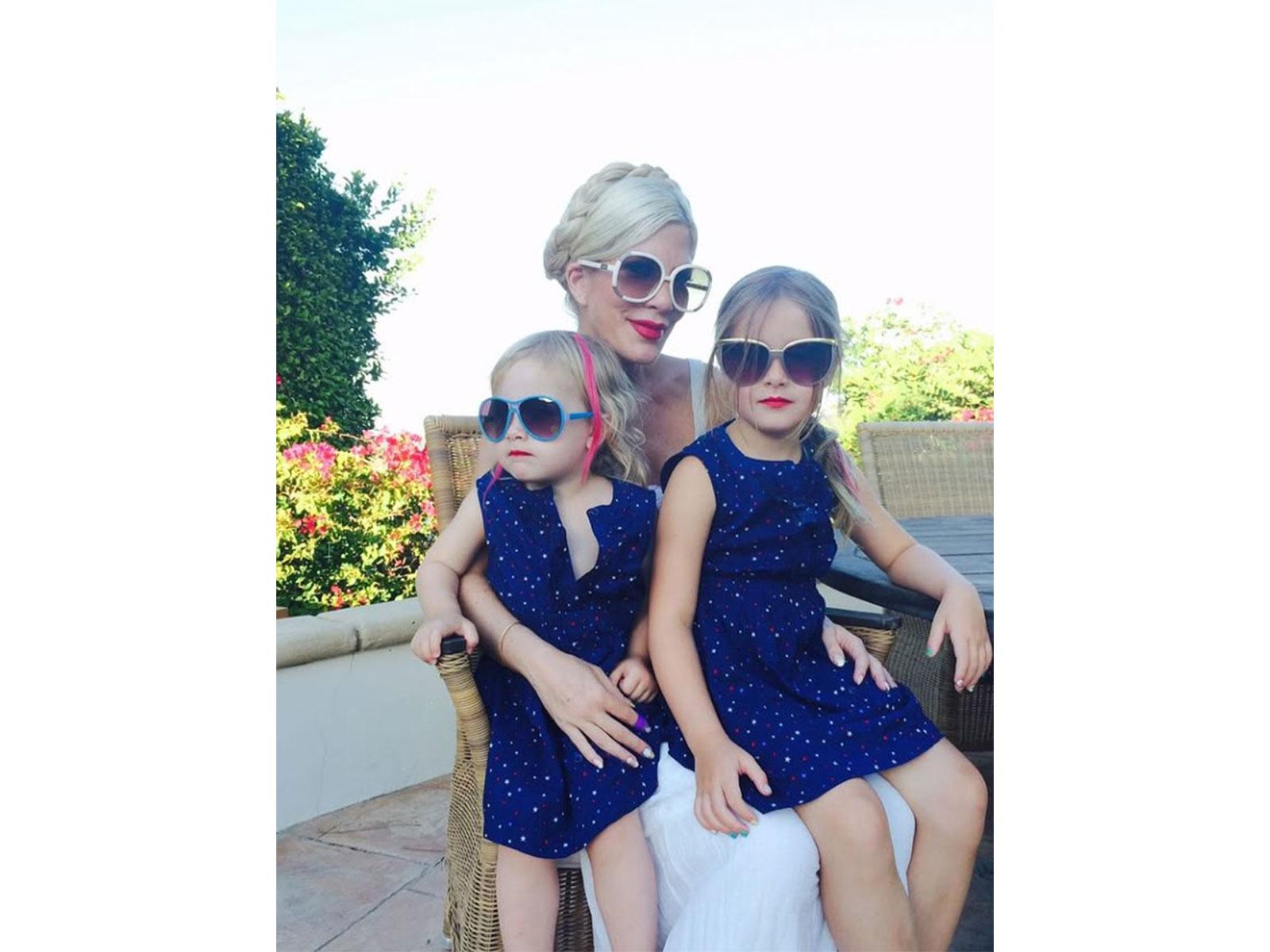 Tori Spelling with her kids (Photo/instagram/@torispelling)