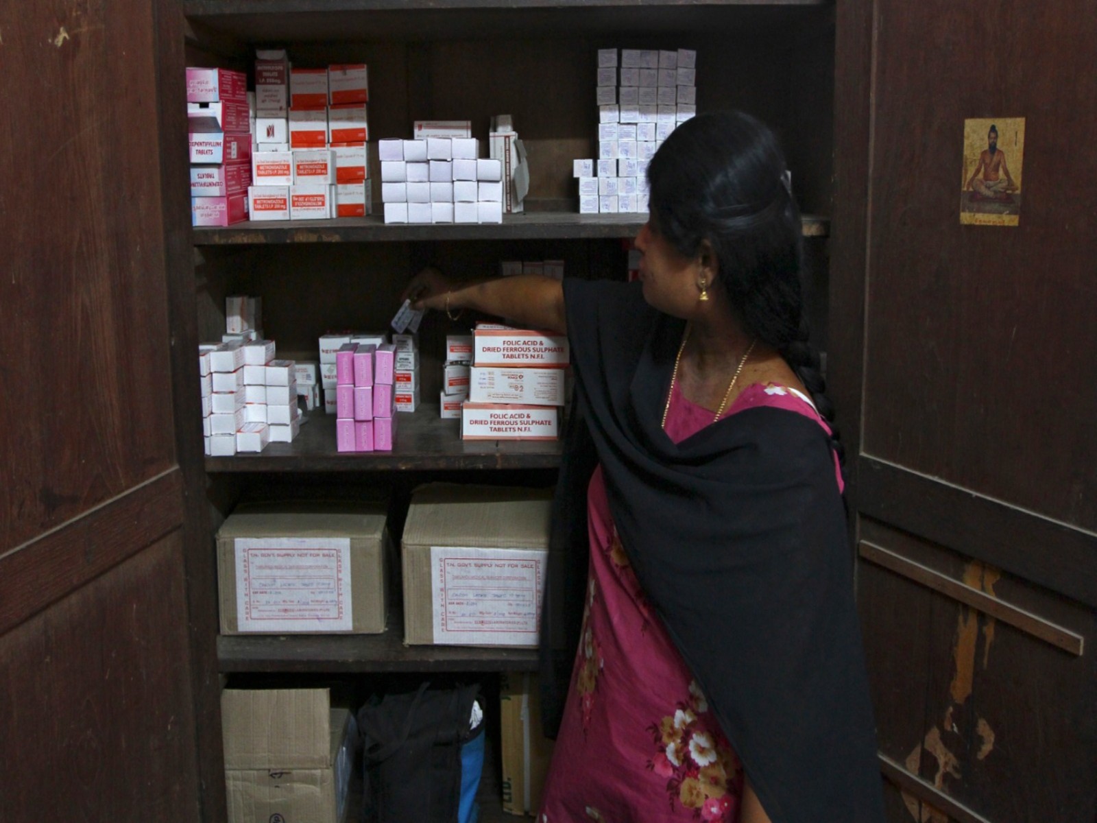 Representative Image: A pharmacist picks up medicine at Rajiv Gandhi Government General Hospital (RGGGH) in Chennai, Tamil Nadu, India (Photo/Reuters) Representative Image: A pharmacist picks up medicine at Rajiv Gandhi Government General Hospital (RGGGH) in Chennai, Tamil Nadu, India (Photo/Reuters)