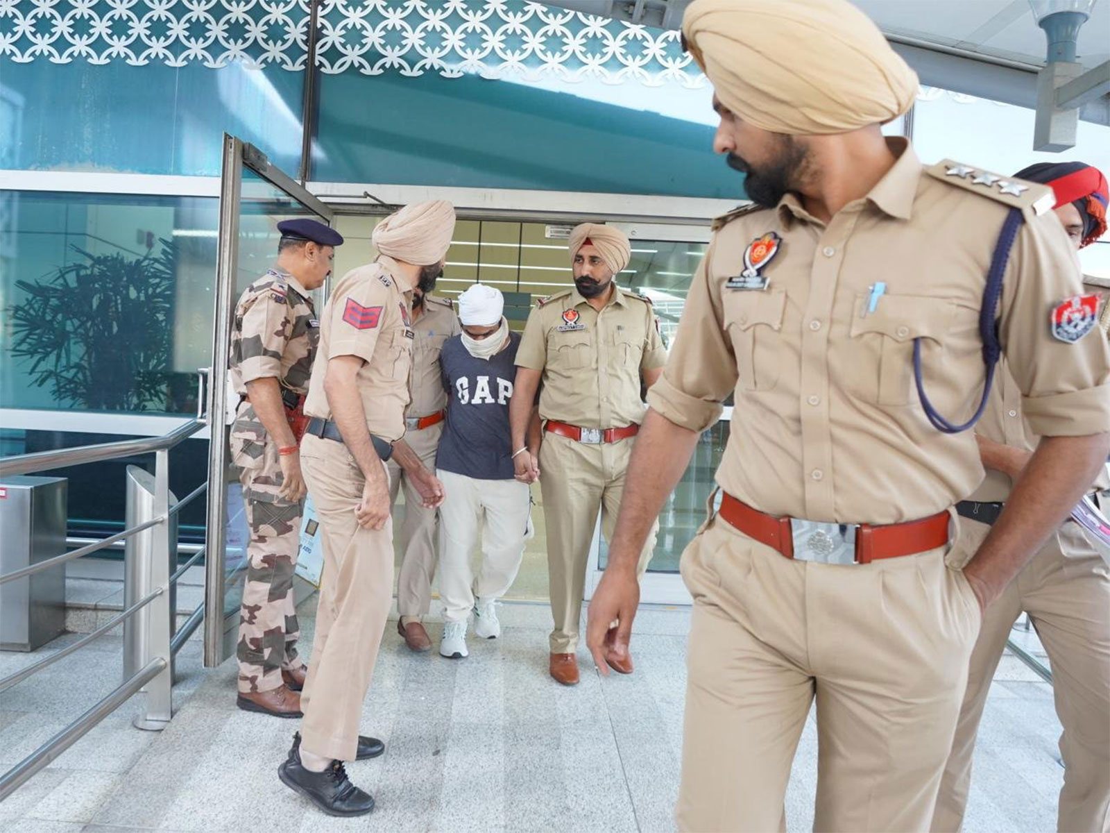 Amritpal Singh arrested at Indira Gandhi International Airport (Photo/ Punjab Police)