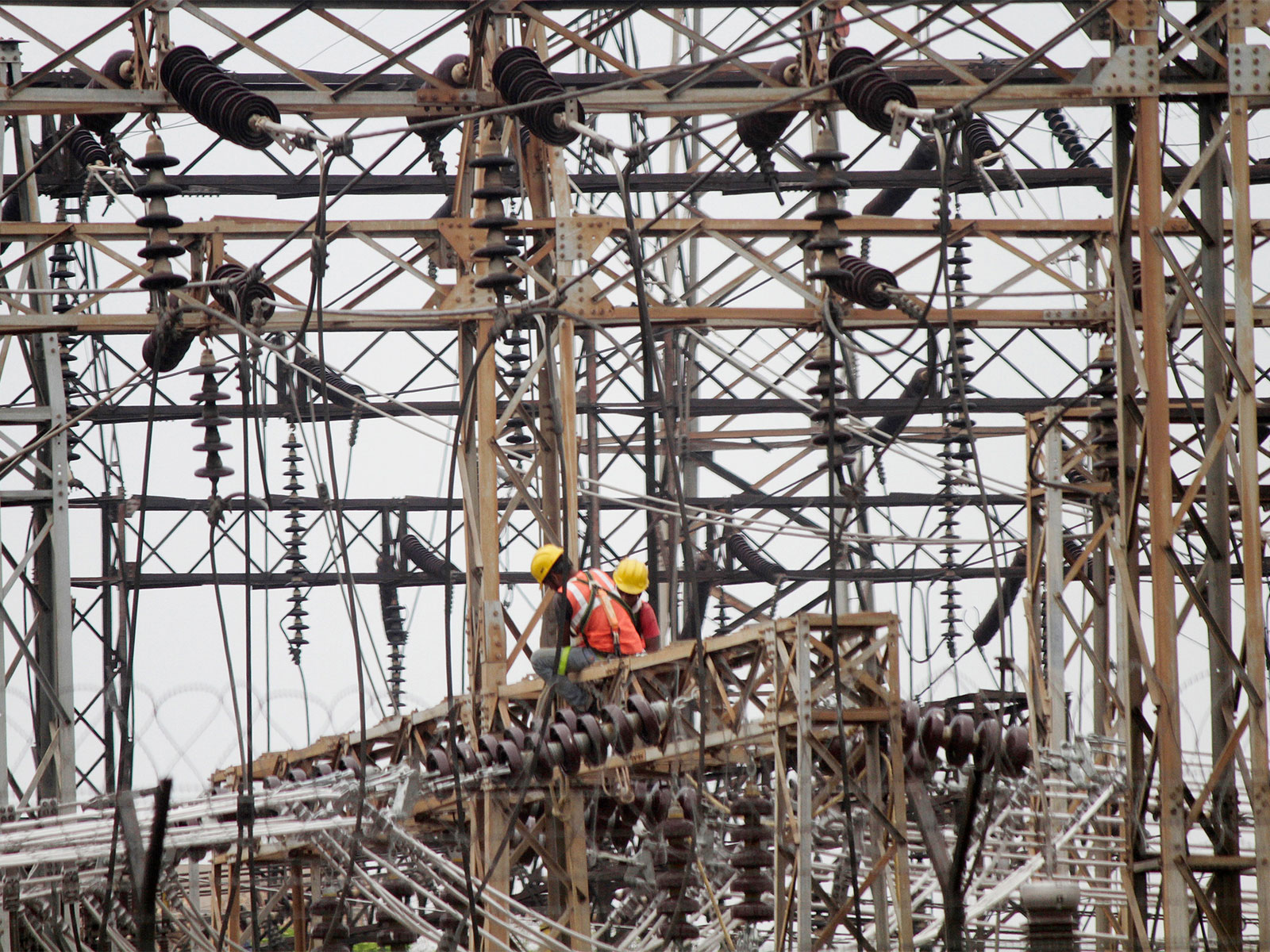 Employees work on electric pylons at a power station (File Photo/ANI) Employees work on electric pylons at a power station (File Photo/ANI)