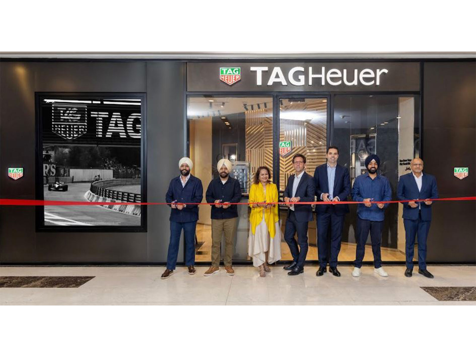 DLF Mall of India welcomes TAG Heuers First Boutique Store DLF Mall of India welcomes TAG Heuers First Boutique Store