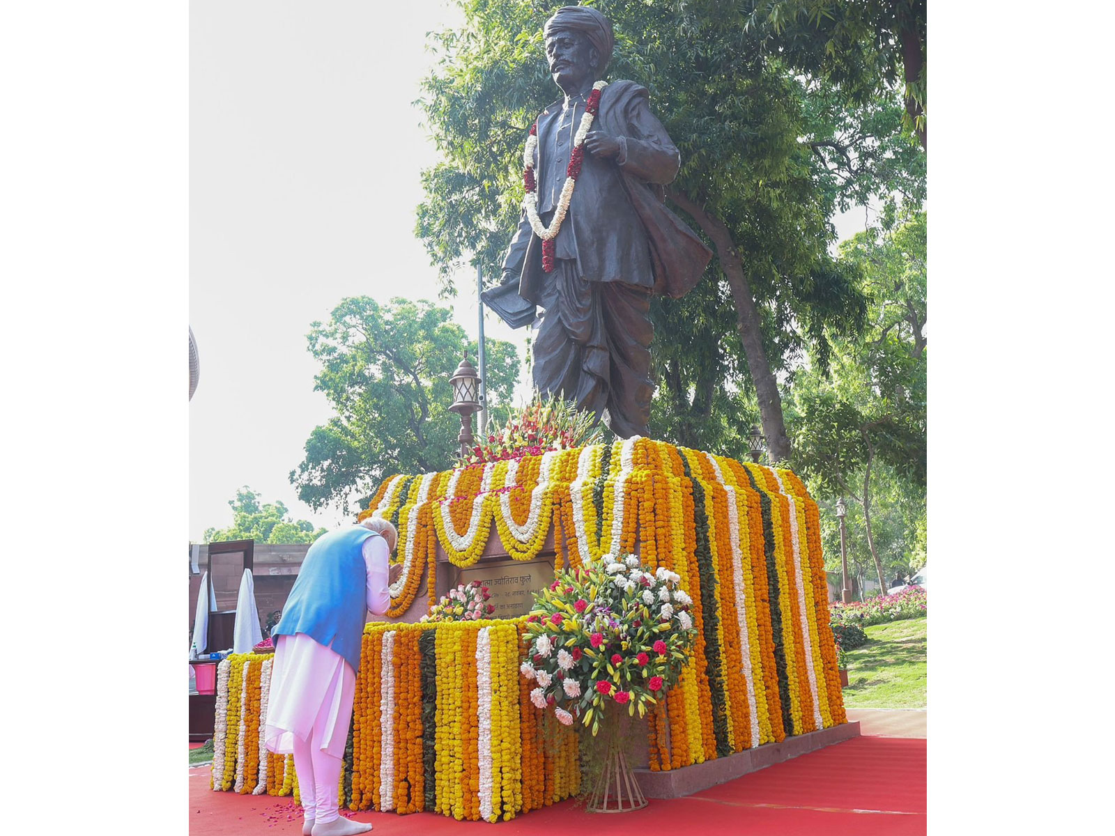 Prime Minister Narendra Modi paid tribute to Mahatma Jyotirao Phule at the Parliament complex (Photo: x/@narendramodi)