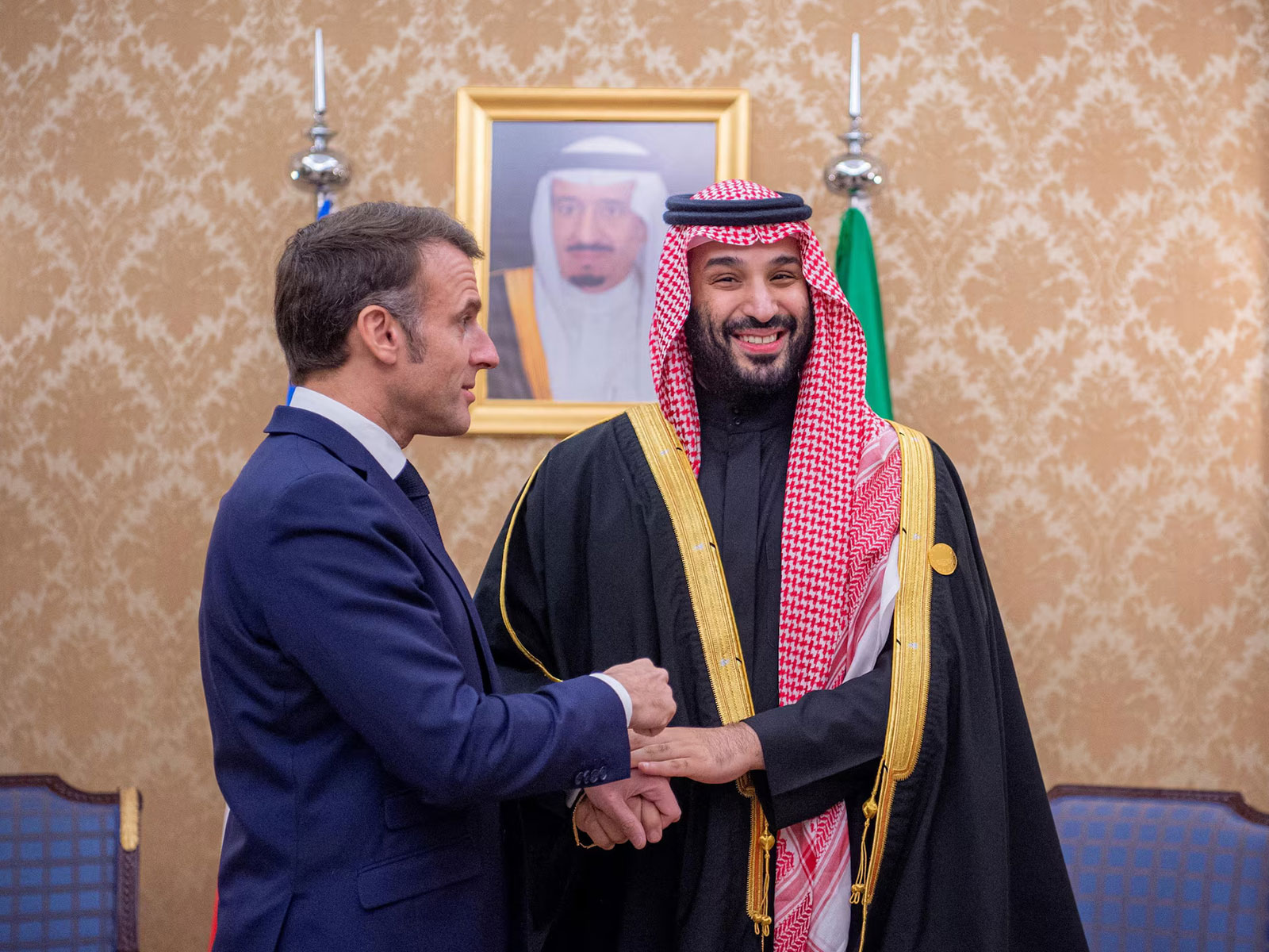 French President Emmanuel Macron (on left) with Saudi Crown Prince Mohammed bin Salman (Photo/Reuters) French President Emmanuel Macron (on left) with Saudi Crown Prince Mohammed bin Salman (Photo/Reuters)