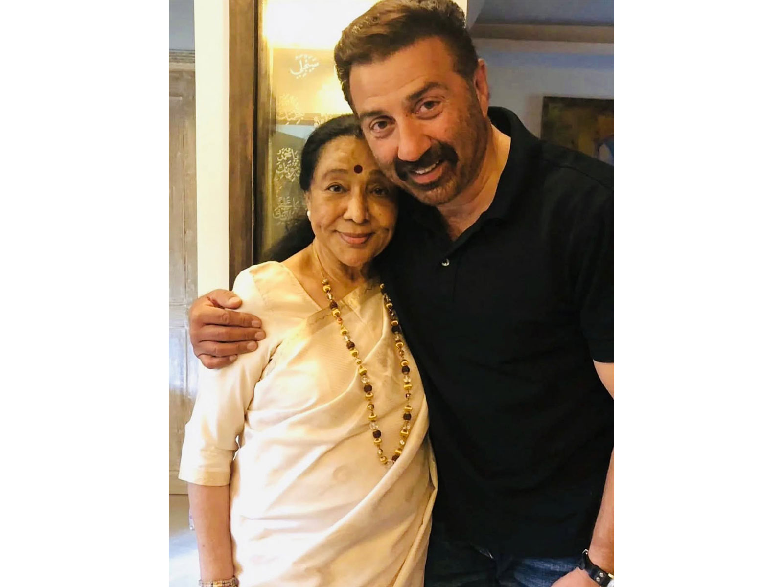 Asha Bhosle and Sunny Deol (Photo/Instagram@iamsunnydeol) Asha Bhosle and Sunny Deol (Photo/Instagram@iamsunnydeol)