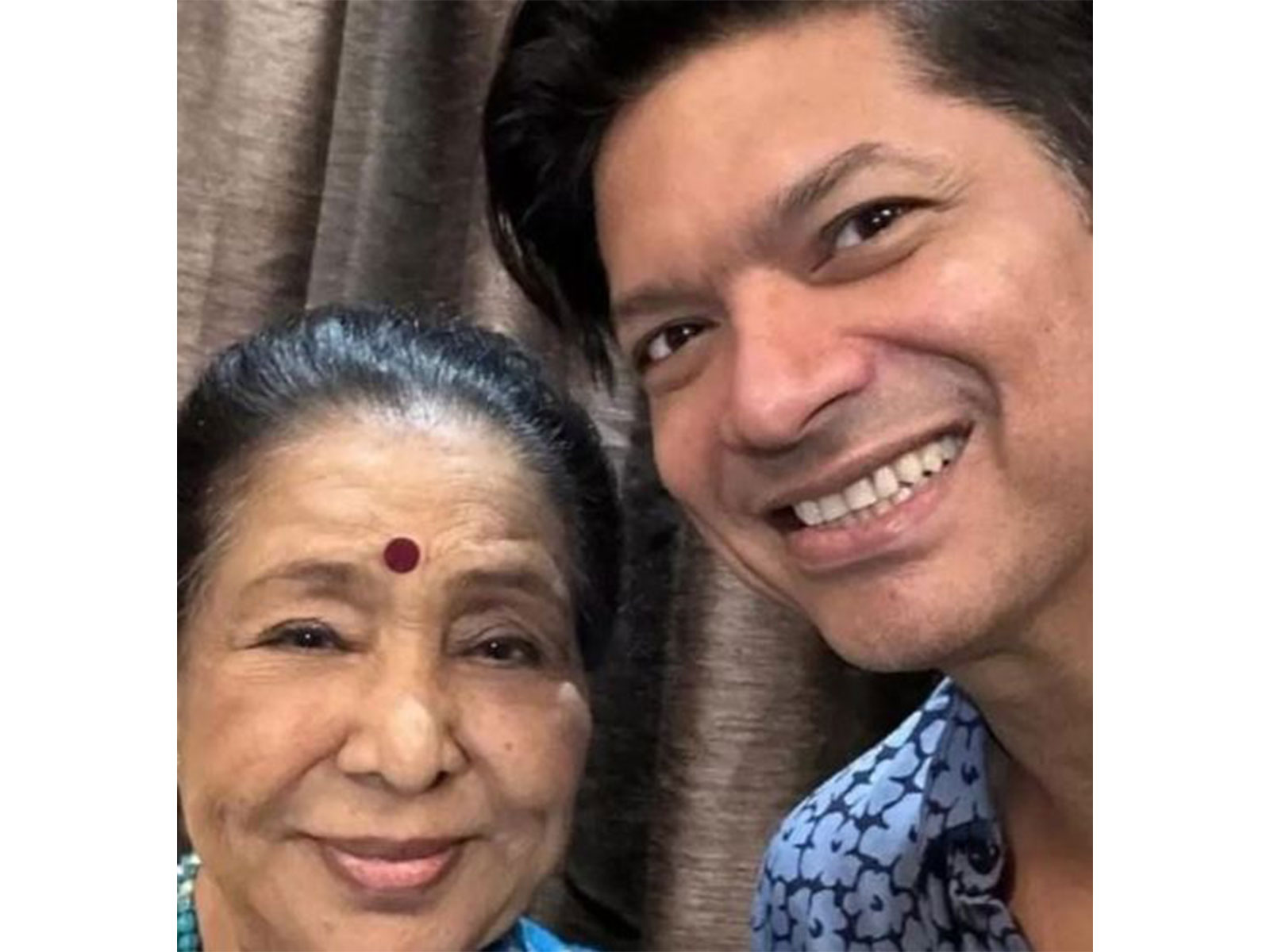 Singer Shaan with late music icon Asha Bhosle (Image source: Instagram@singer_shaan) Singer Shaan with late music icon Asha Bhosle (Image source: Instagram@singer_shaan)