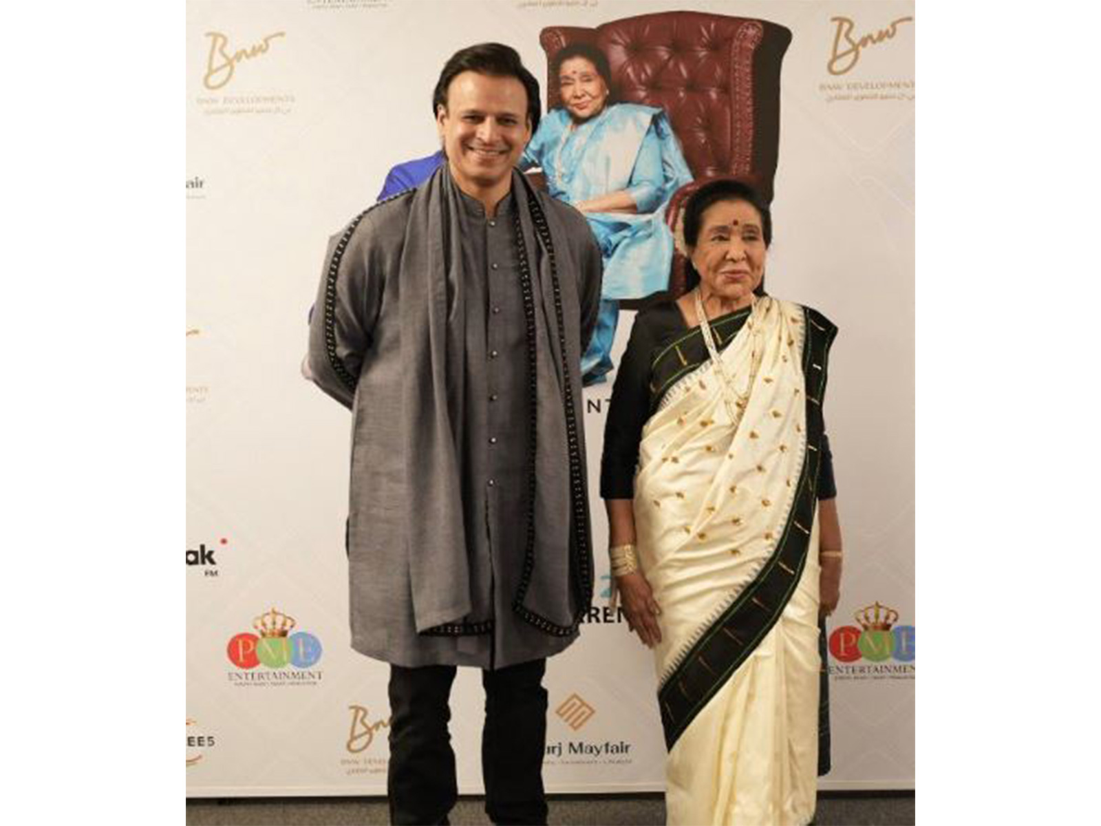 Asha Bhosle with Vivek Oberoi (File photo/X/@vivekoberoi) Asha Bhosle with Vivek Oberoi (File photo/X/@vivekoberoi)