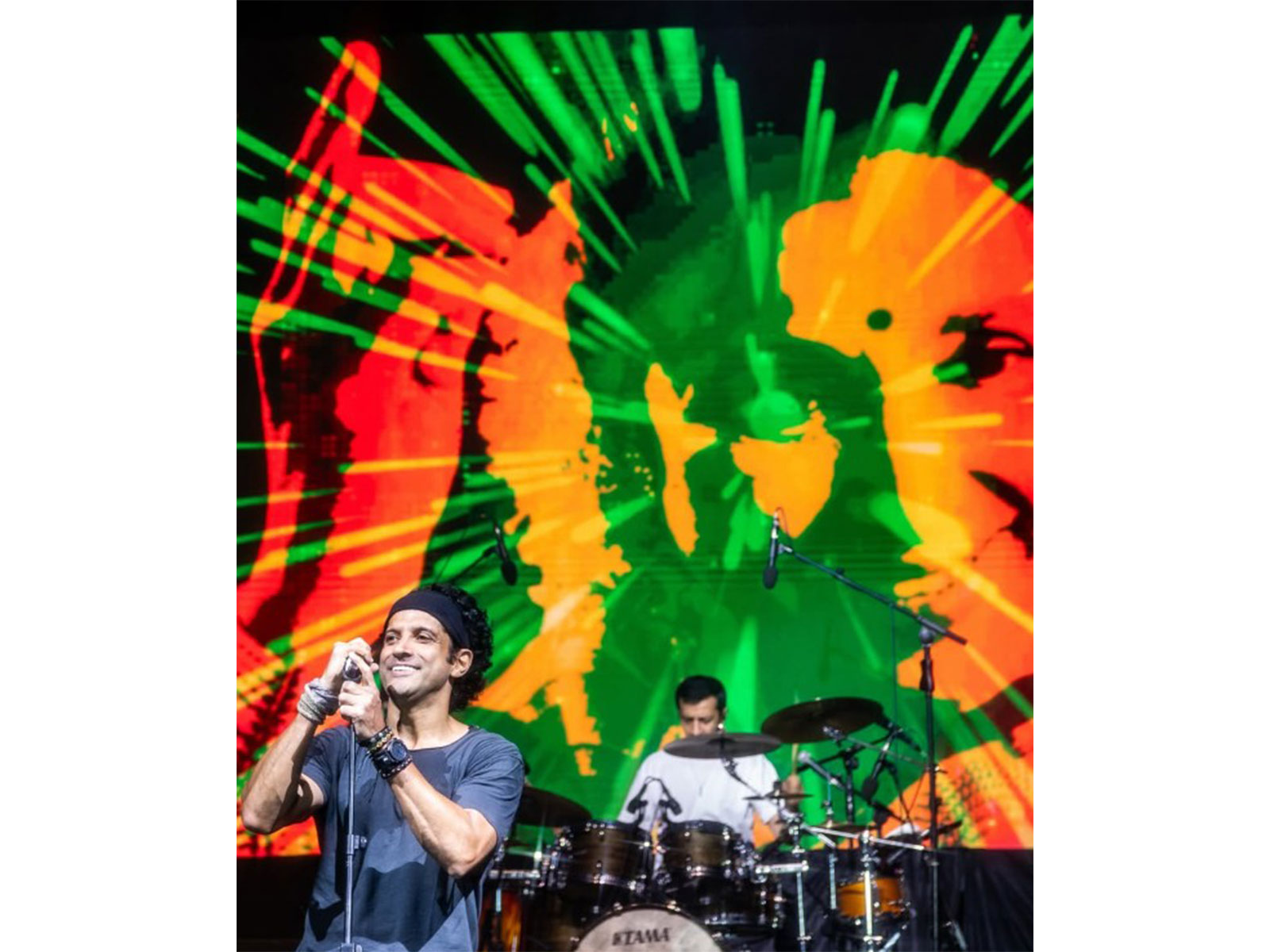Farhan Akhtar remembers legendary singer Asha Bhosle (Image source: Farhan's Instagram) Farhan Akhtar remembers legendary singer Asha Bhosle (Image source: Farhan's Instagram)