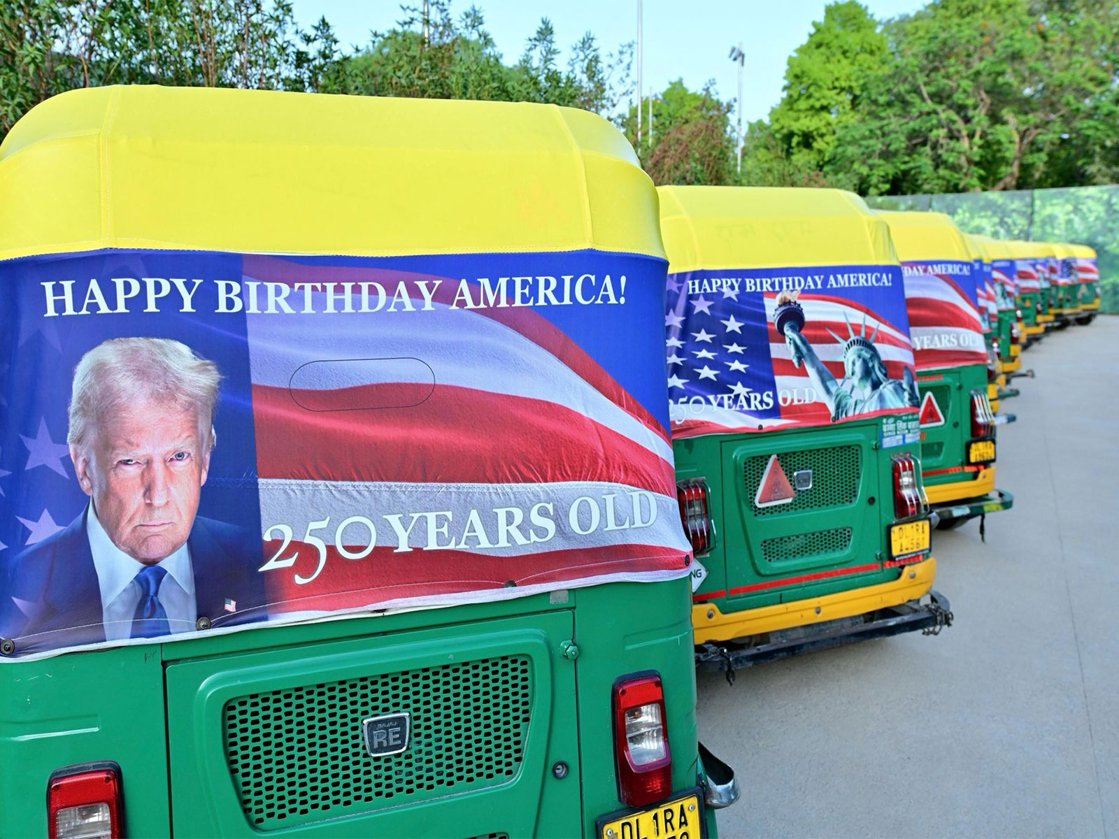 Auto rickshaws featuring US President Donald Trump (Photo: X@USAndIndia) Auto rickshaws featuring US President Donald Trump (Photo: X@USAndIndia)