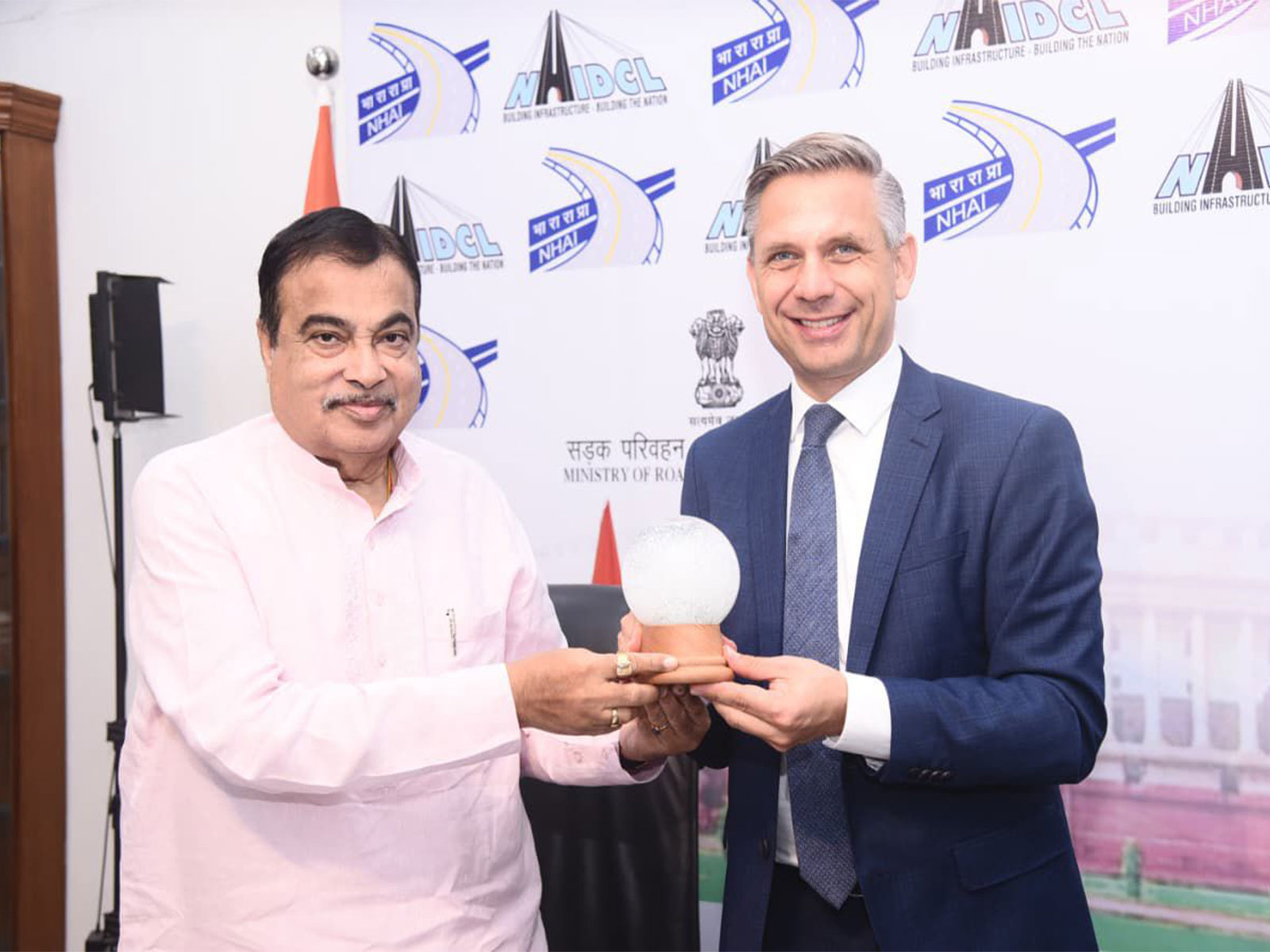 Union Minister Nitin Gadkari meets Austrian Minister Wolfgang Hattmannsdorfer (Photo/@nitin_gadkari) Union Minister Nitin Gadkari meets Austrian Minister Wolfgang Hattmannsdorfer (Photo/@nitin_gadkari)