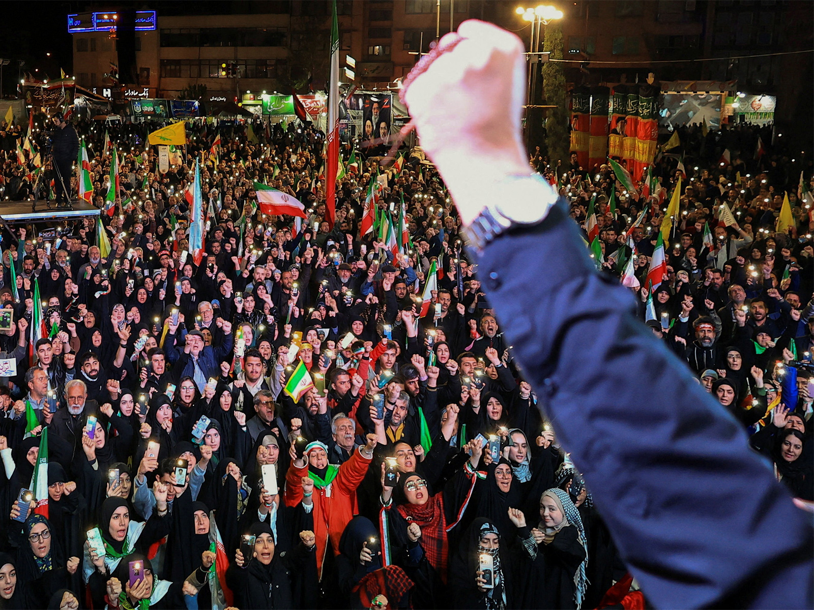 People take part in an anti-U.S. and anti-Israel rally at Enghelab Square amid a ceasefire between U.S. and Iran, in Tehran (Photo/Reuters) People take part in an anti-U.S. and anti-Israel rally at Enghelab Square amid a ceasefire between U.S. and Iran, in Tehran (Photo/Reuters)