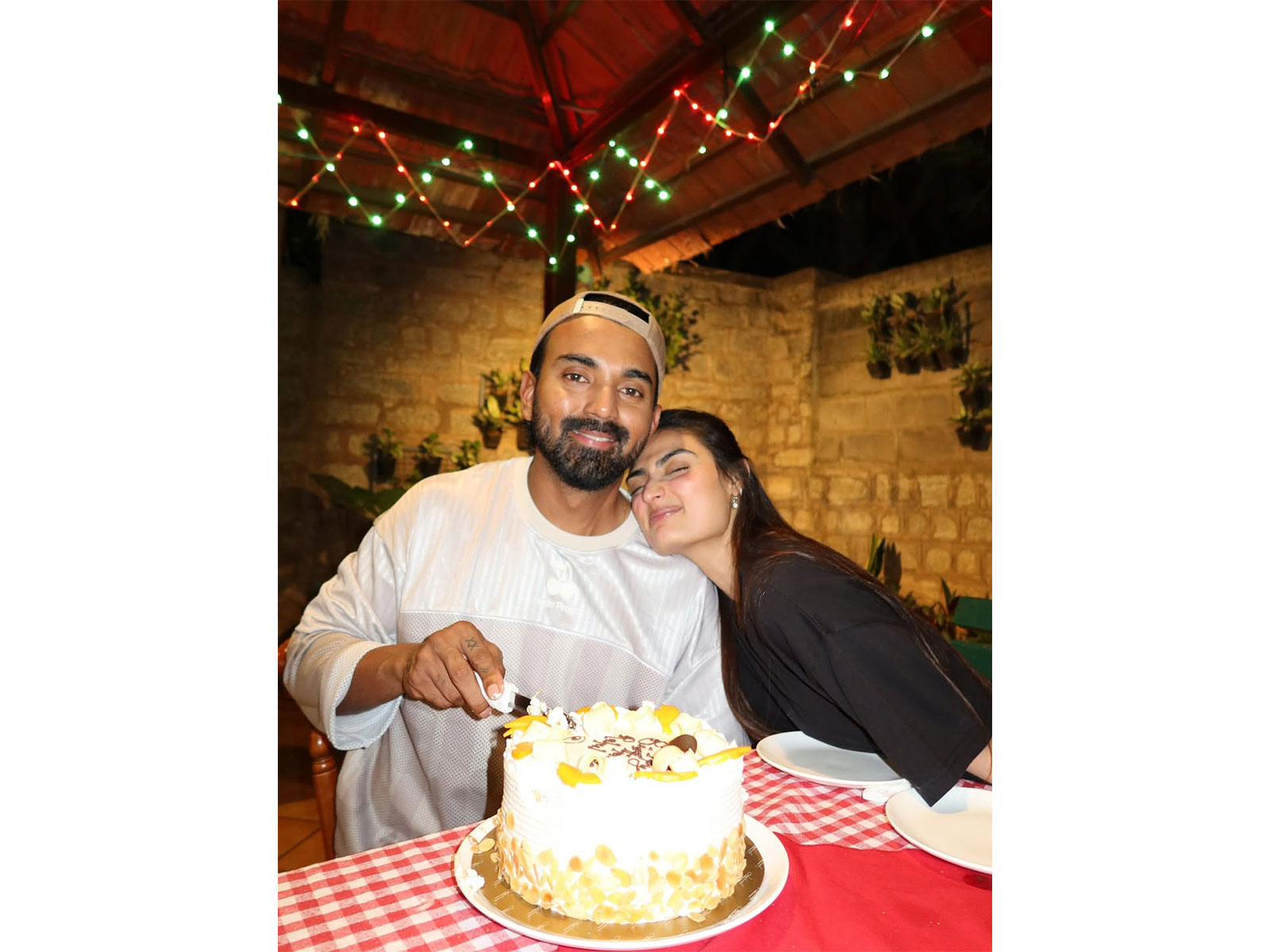 KL Rahul with Athiya Shetty (Photo/Instagram@klrahul)