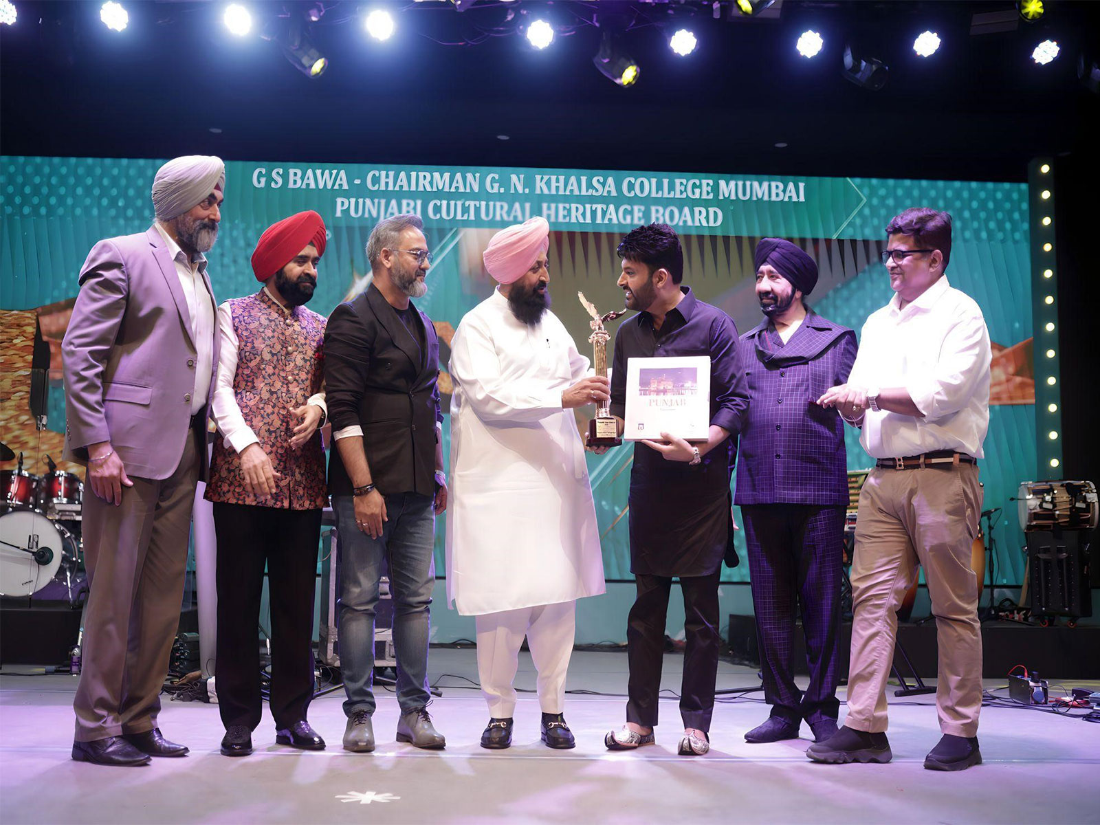Mumbai Mein Bhi Hamara Punjab Basa Hua Hai”: Kapil Sharma Honoured by Charan Singh Sapra at Punjabi Icon Awards 2026 Mumbai Mein Bhi Hamara Punjab Basa Hua Hai”: Kapil Sharma Honoured by Charan Singh Sapra at Punjabi Icon Awards 2026