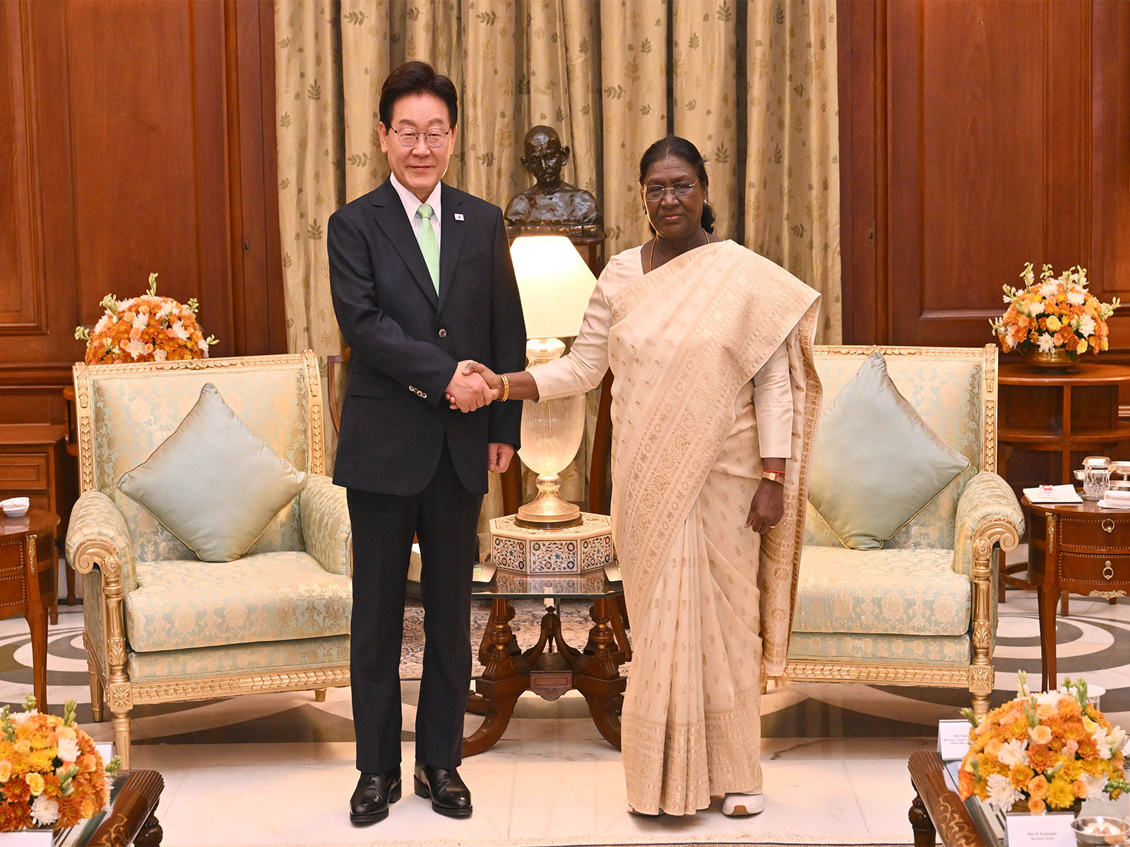 President Droupadi Murmu with South Korean President Lee Jae Myung (Photo/ President's Secretariat) President Droupadi Murmu with South Korean President Lee Jae Myung (Photo/ President's Secretariat)