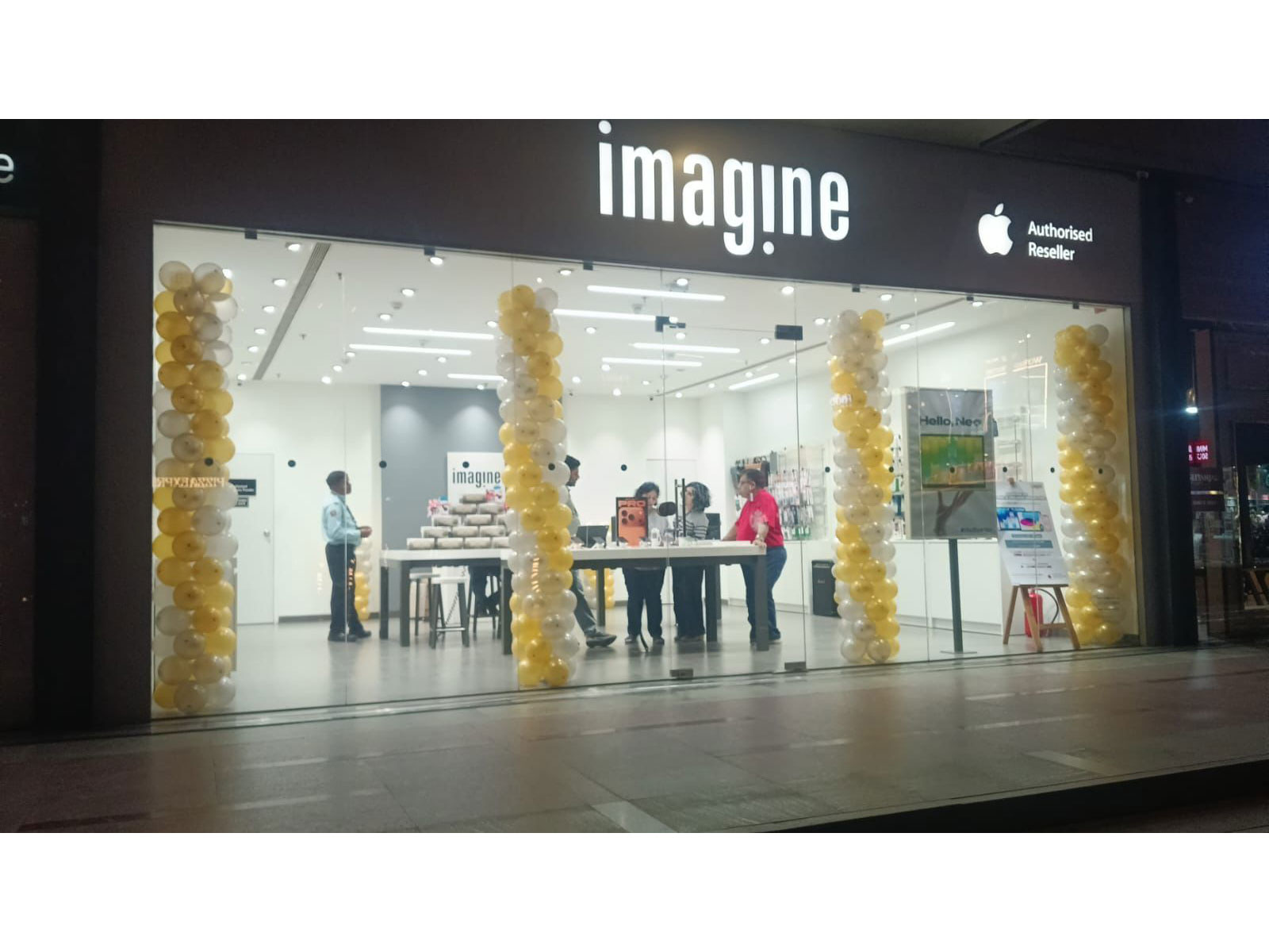Imagine celebrates Worldmark Gurugram store’s 5th anniversary and Iris Broadway’s 4th anniversary with offers and in-store festivities Imagine celebrates Worldmark Gurugram store’s 5th anniversary and Iris Broadway’s 4th anniversary with offers and in-store festivities