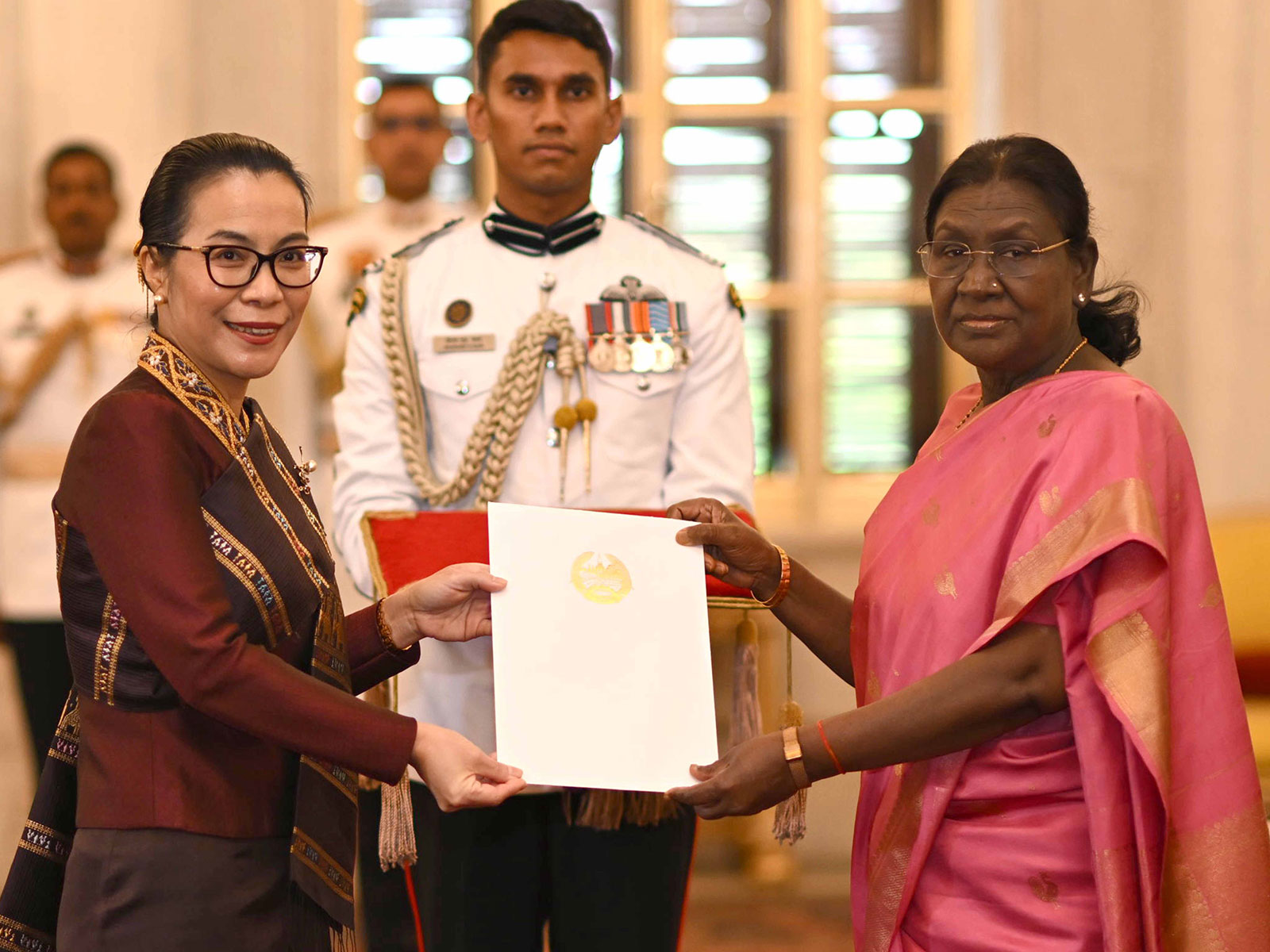 President Droupadi Murmu accepting credential from Ambassador of the Lao People’s Democratic Republic, Vithaya Xayavong (Photo/PIB) President Droupadi Murmu accepting credential from Ambassador of the Lao People’s Democratic Republic, Vithaya Xayavong (Photo/PIB)
