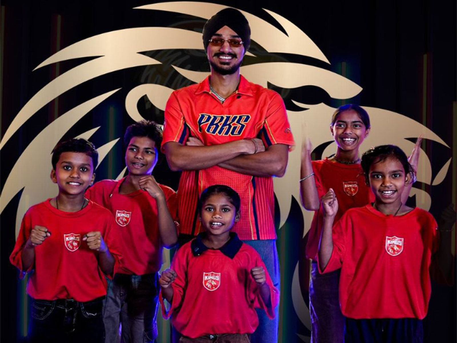 Arshdeep Singh meets young fans (Photo: Punjab Kings) Arshdeep Singh meets young fans (Photo: Punjab Kings)
