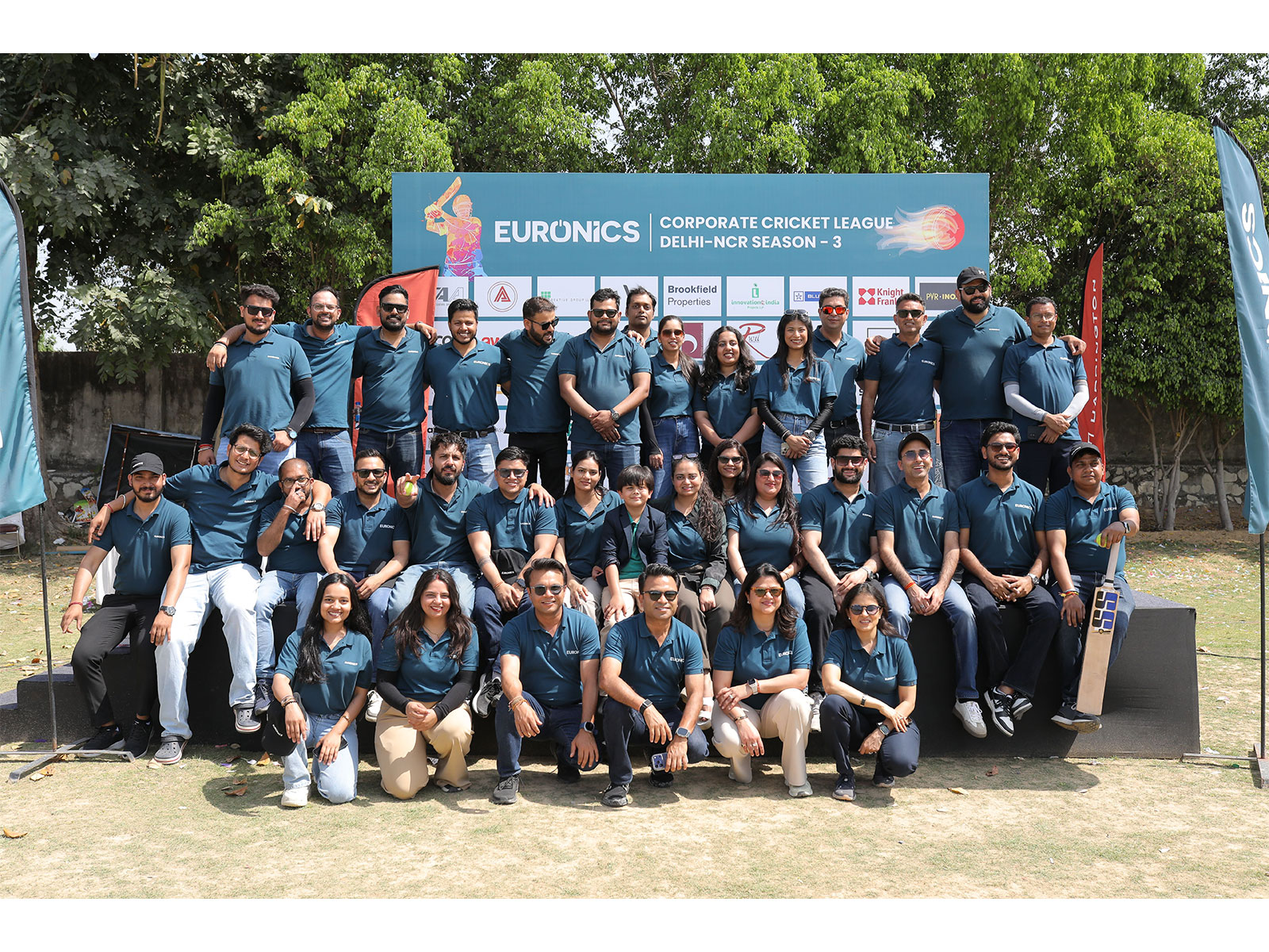 Viknesh Jain & Abhishek Jain with the Euronics Team at ECCL Season 3 Viknesh Jain & Abhishek Jain with the Euronics Team at ECCL Season 3