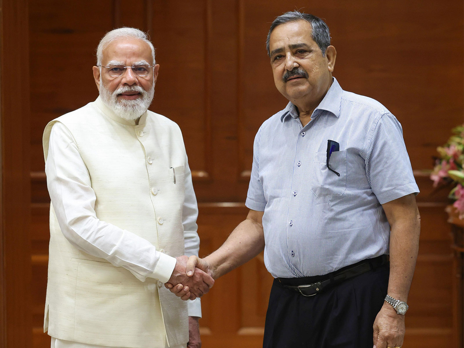 Vice Chairman of NITI Aayog, Ashok Lahiri, met Prime Minister Narendra Modi on Saturday (Photo/PMO) Vice Chairman of NITI Aayog, Ashok Lahiri, met Prime Minister Narendra Modi on Saturday (Photo/PMO)