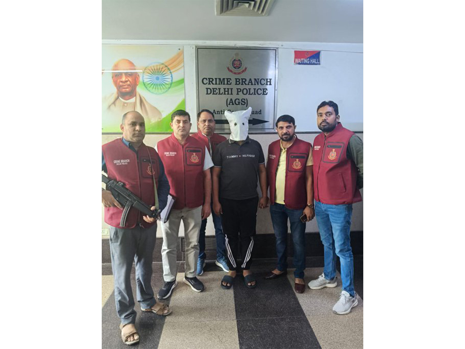 Visual of Delhi Police with arms suppliers (Photo/Delhi Police)