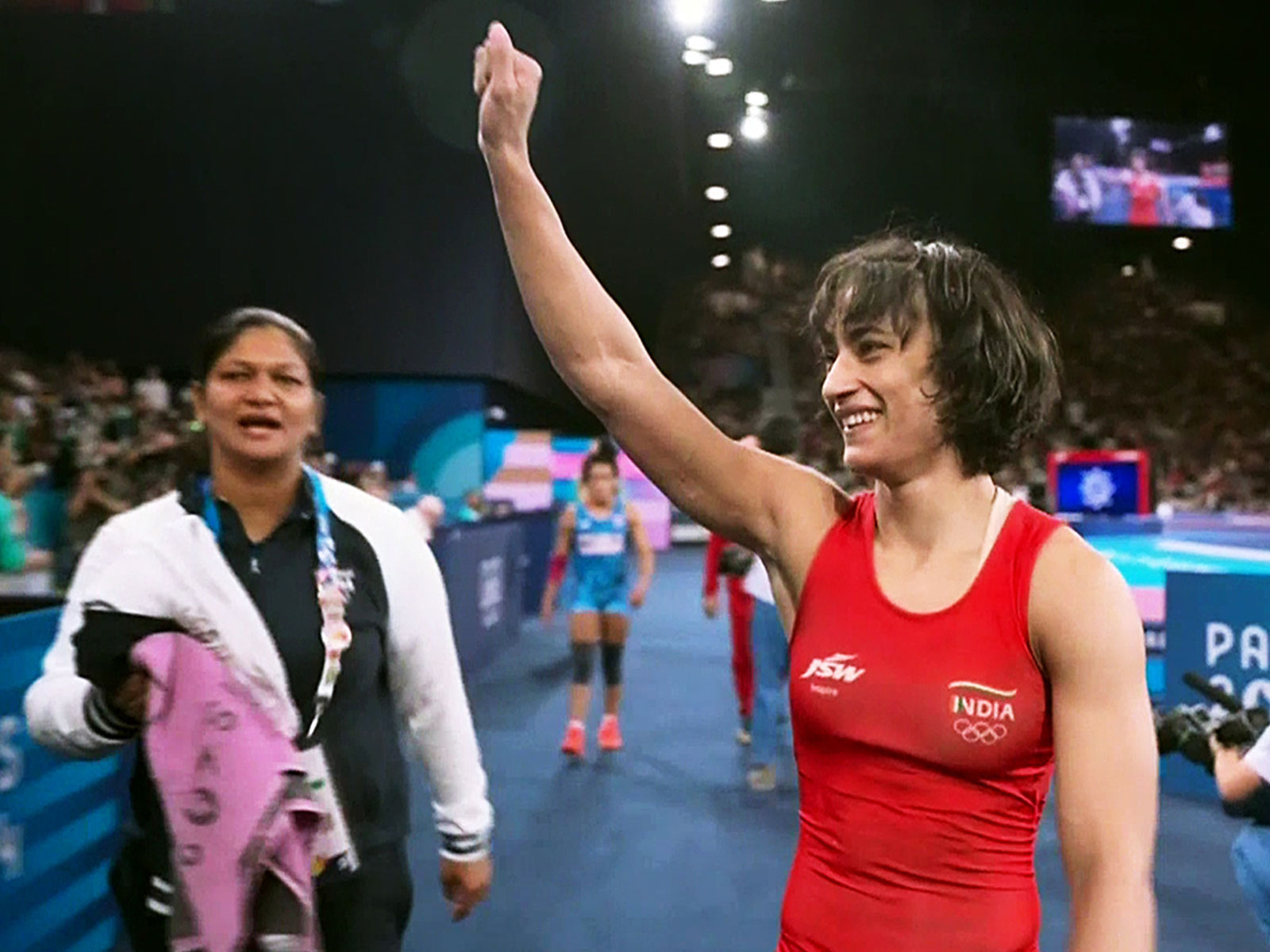 Vinesh Phogat (right) (Photo: ANI / DD Sports Grab)