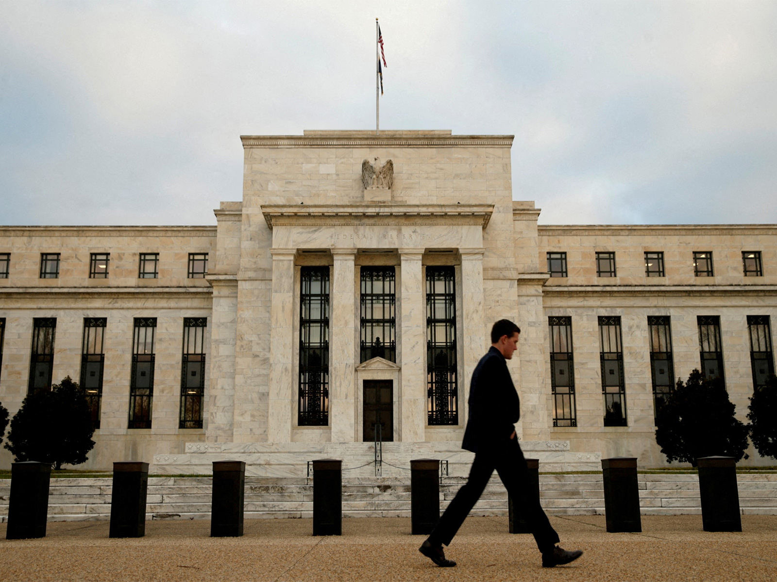A man walks past the Federal Reserve building in Washington. (Photo/Reuters) 