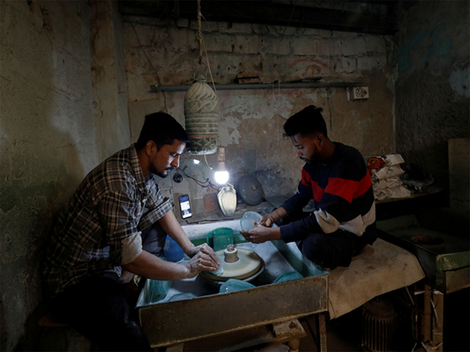 Workers shape glass pieces on a machine in a workshop, a day after a country-wide power breakdown in Karachi (File Photo/ Reuters) Workers shape glass pieces on a machine in a workshop, a day after a country-wide power breakdown in Karachi (File Photo/ Reuters)