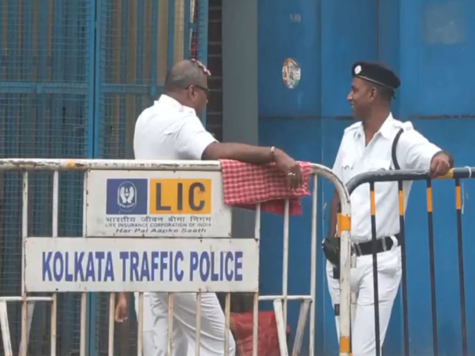 Police deployed outside strong room in Kolkata (Photo/ANI)