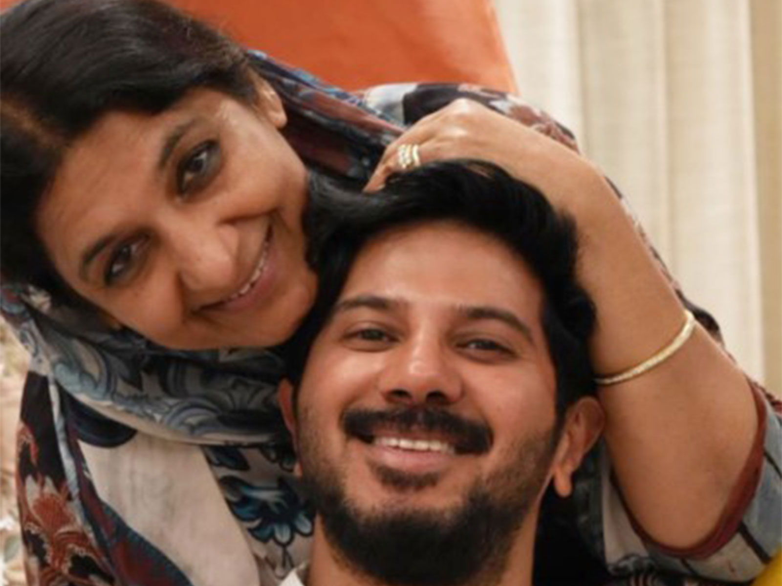 Dulquer Salmaan with mother Sulfath Kutty (Photo/Instagram/@dqsalmaan)