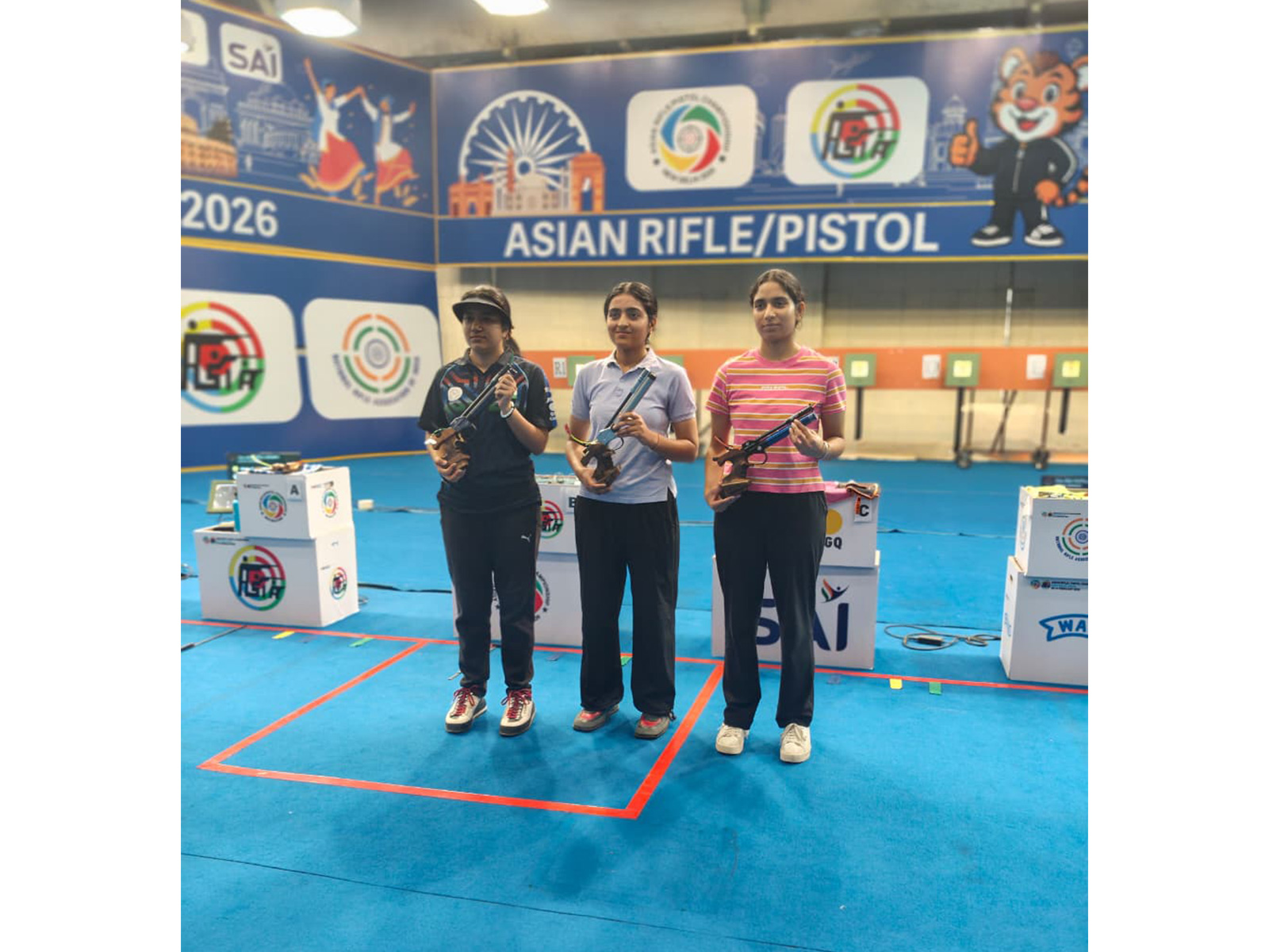 Anjali Shekhawat (centre) bagged gold at the championships. (Photo: NRAI)
