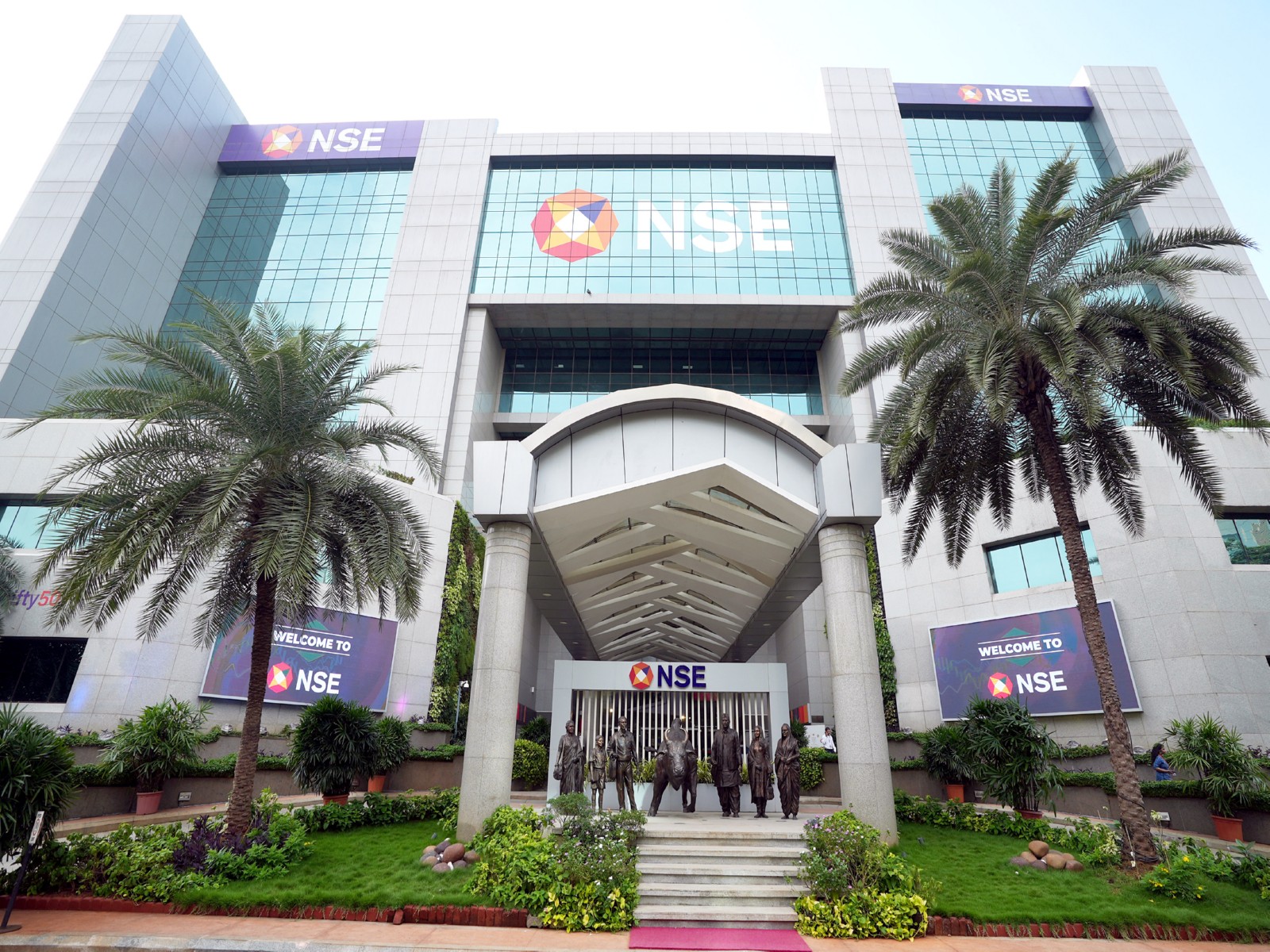 Nifty, Sensex end slightly lower as banking stocks remained under ...