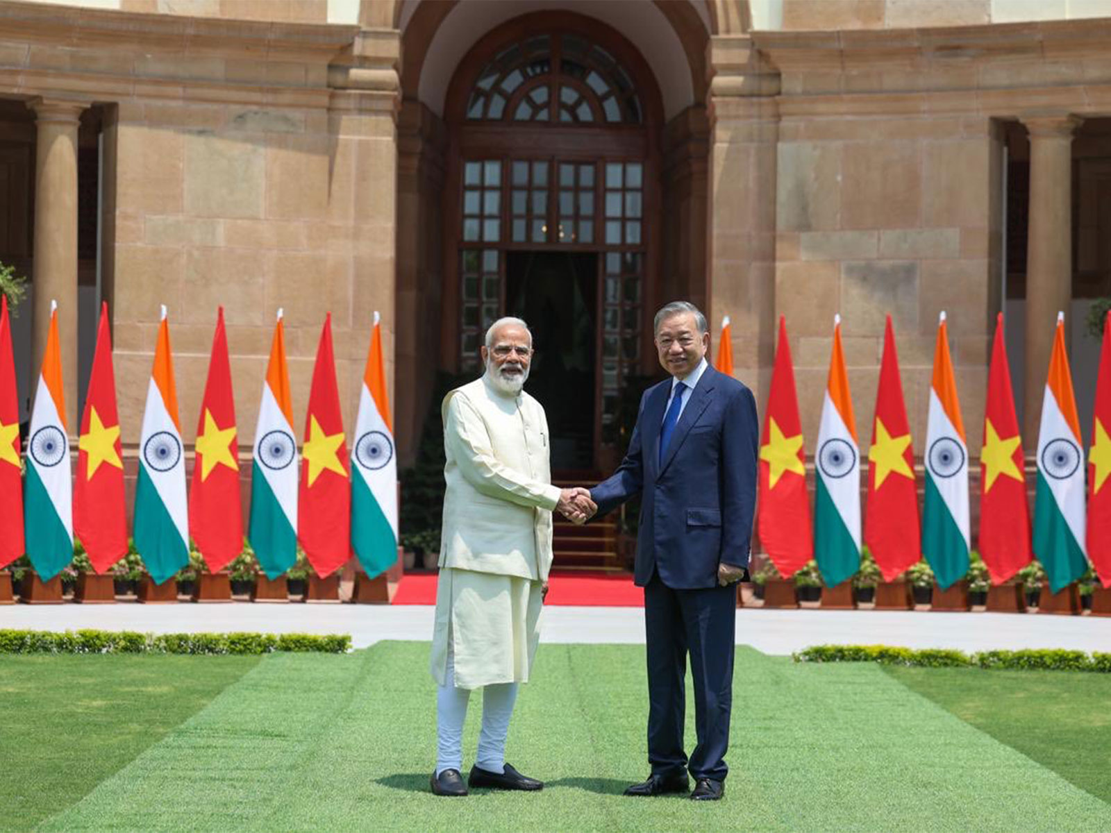 Prime Minister Narendra Modi with President of Vietnam To Lam (Image: X@MEAIndia)