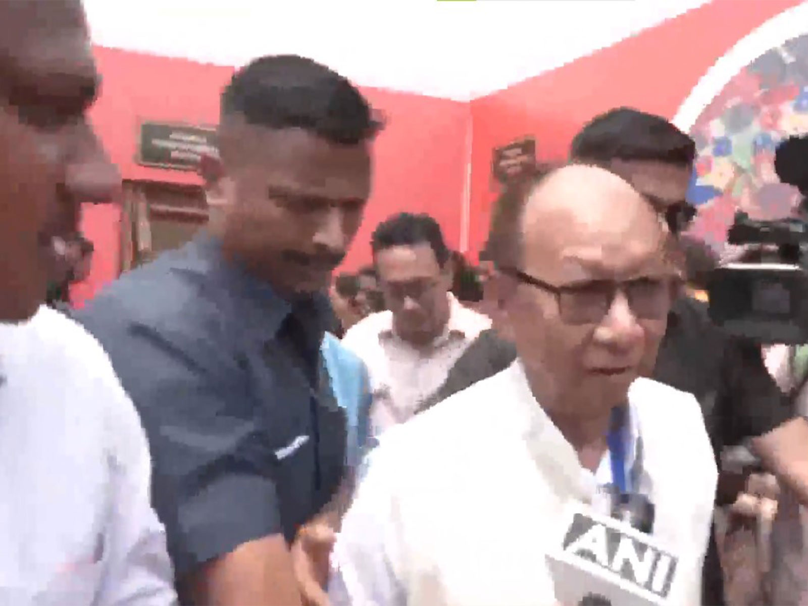 Manipur CM congratulates Suvendu Adhikari on taking oath as CM (Photo/ANI)