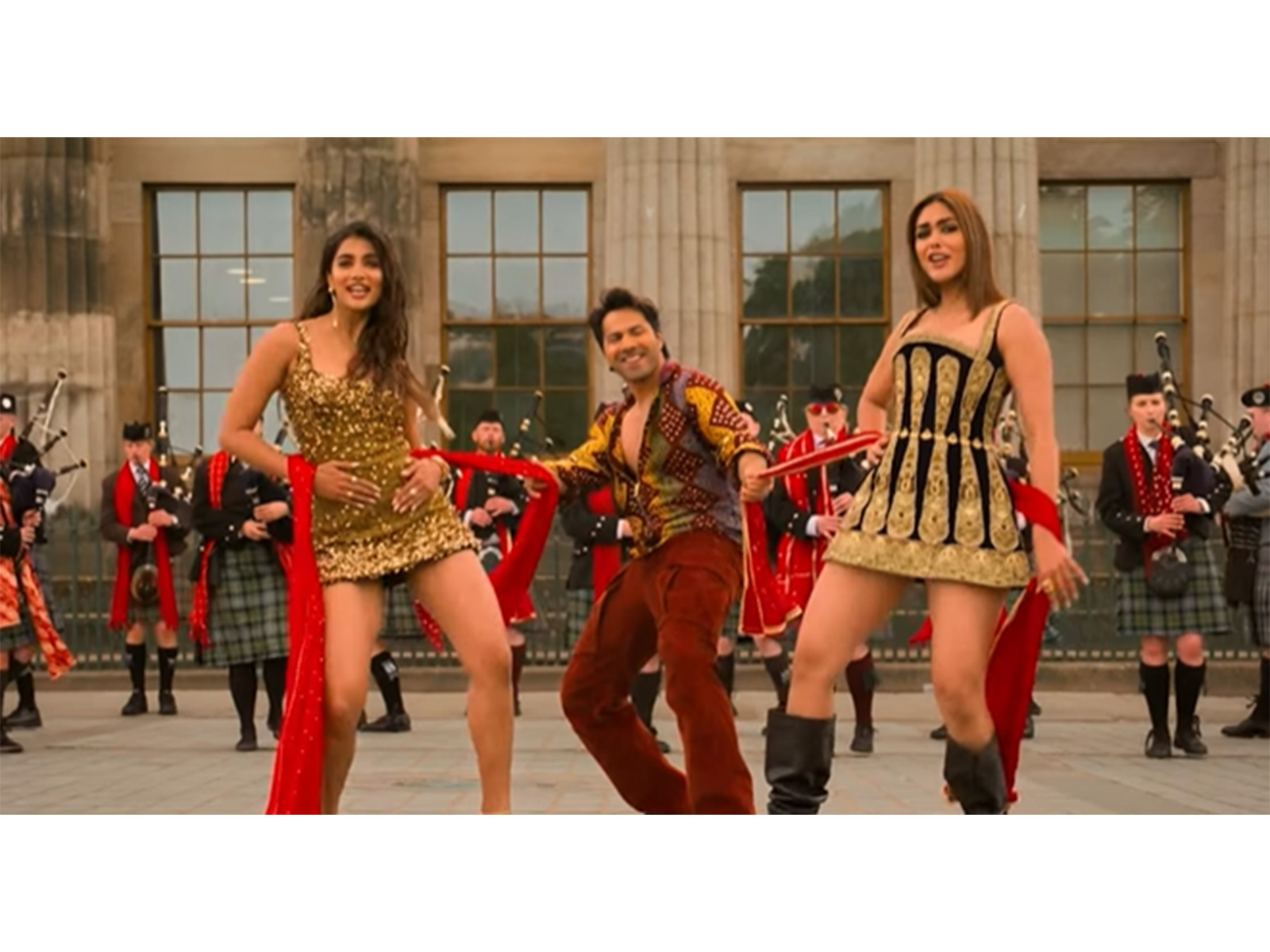 Pooja Hegde, Varun Dhawan, Mrunal Thakur in a still from 'Hai Jawani Toh Ishq Hona Hai' trailer (Photo/Instagram/@varundvn) Pooja Hegde, Varun Dhawan, Mrunal Thakur in a still from 'Hai Jawani Toh Ishq Hona Hai' trailer (Photo/Instagram/@varundvn)