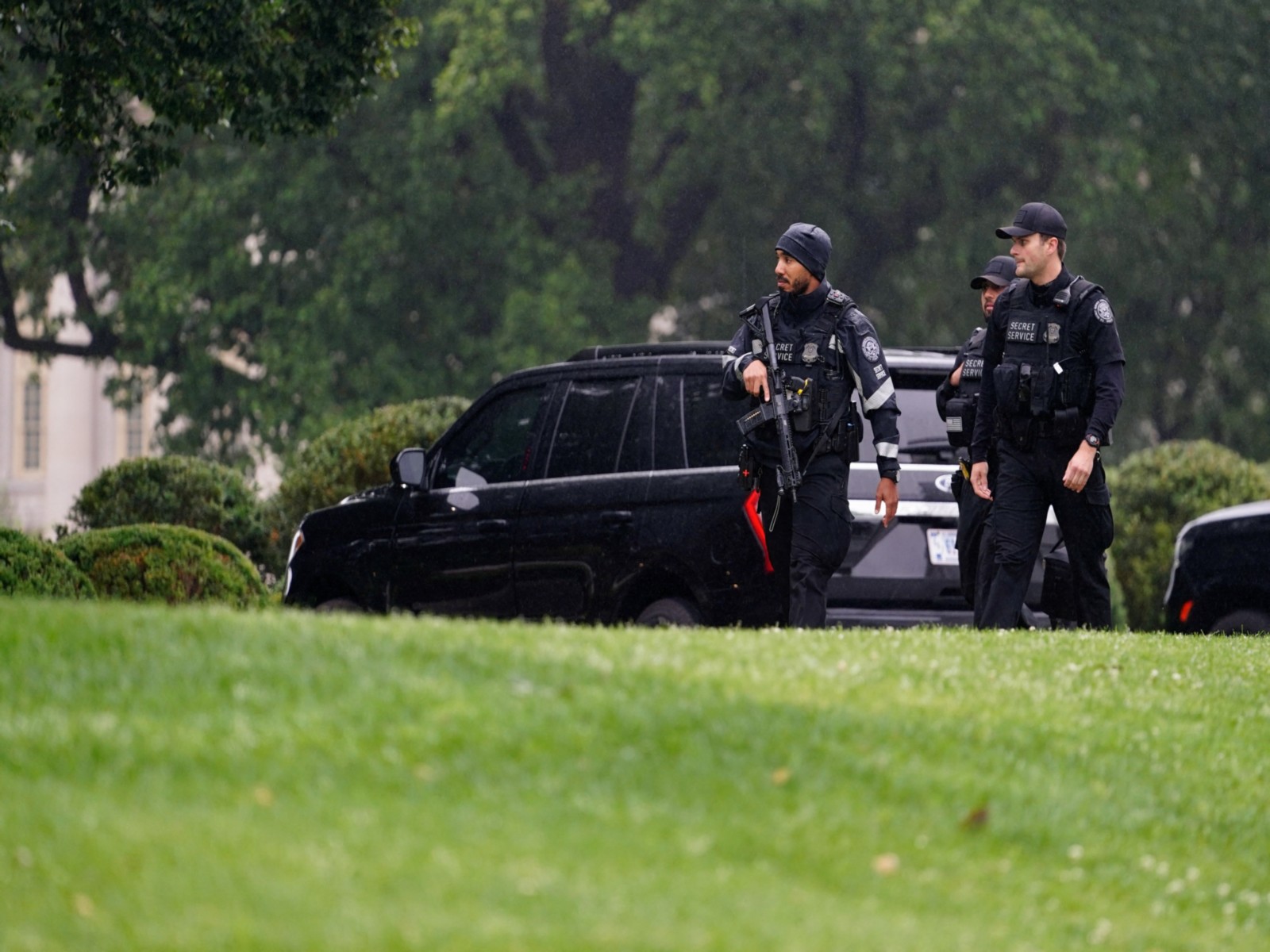 Secret Service officer at the scene (Photo/Reuters) Secret Service officer at the scene (Photo/Reuters)