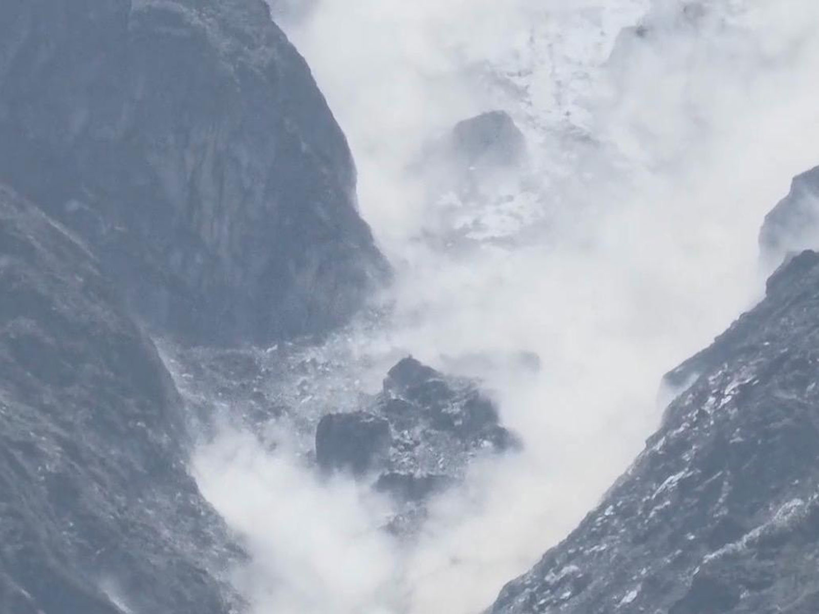Visual of glacier collapse in Kanchan Ganga (Photo/ANI) Visual of glacier collapse in Kanchan Ganga (Photo/ANI)