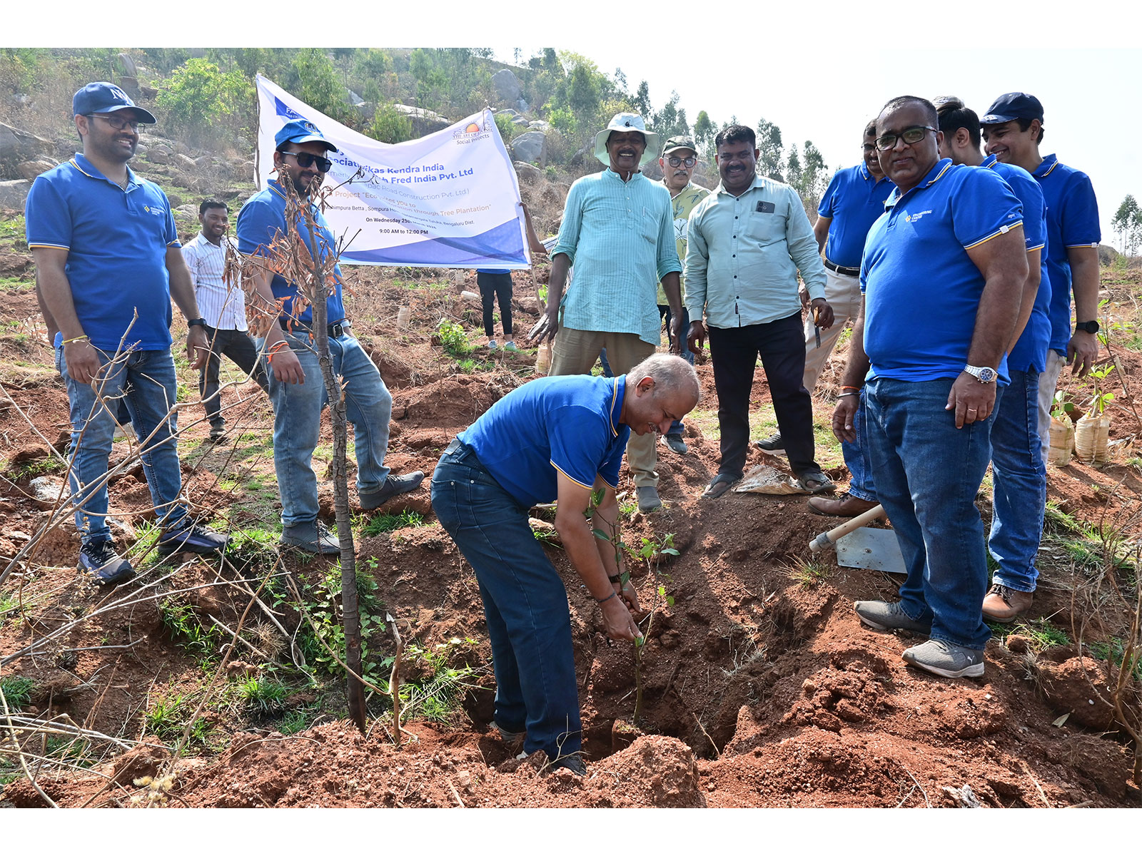 Hands in the soil, hearts with the planet Hands in the soil, hearts with the planet