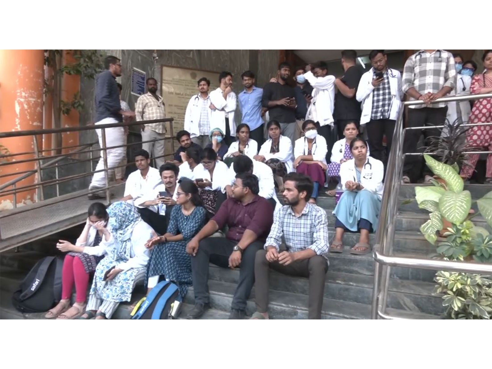 Telangana Junior Doctors association staging a protest (Photo/ANI) Telangana Junior Doctors association staging a protest (Photo/ANI)