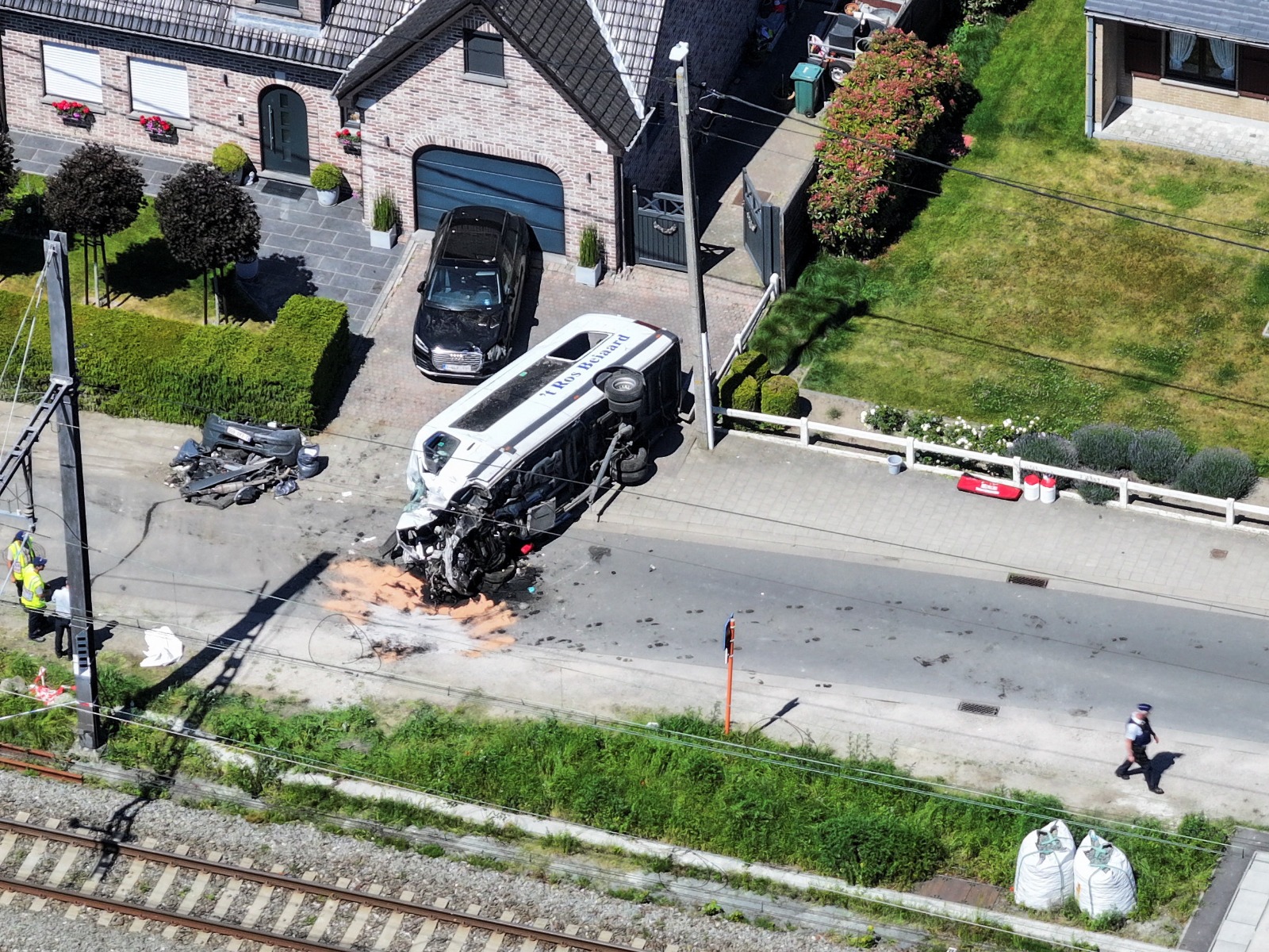 Scene from the crash site (Photo/Reuters) Scene from the crash site (Photo/Reuters)