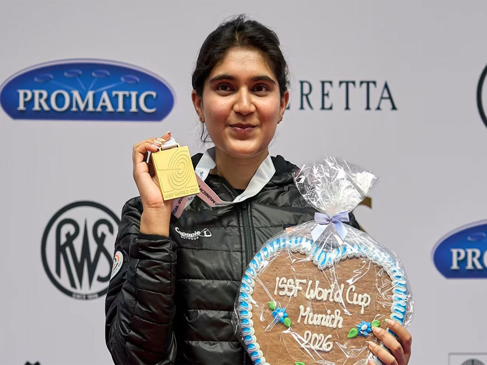 Esha Singh. (Photo: ISSF/Olympics.com)